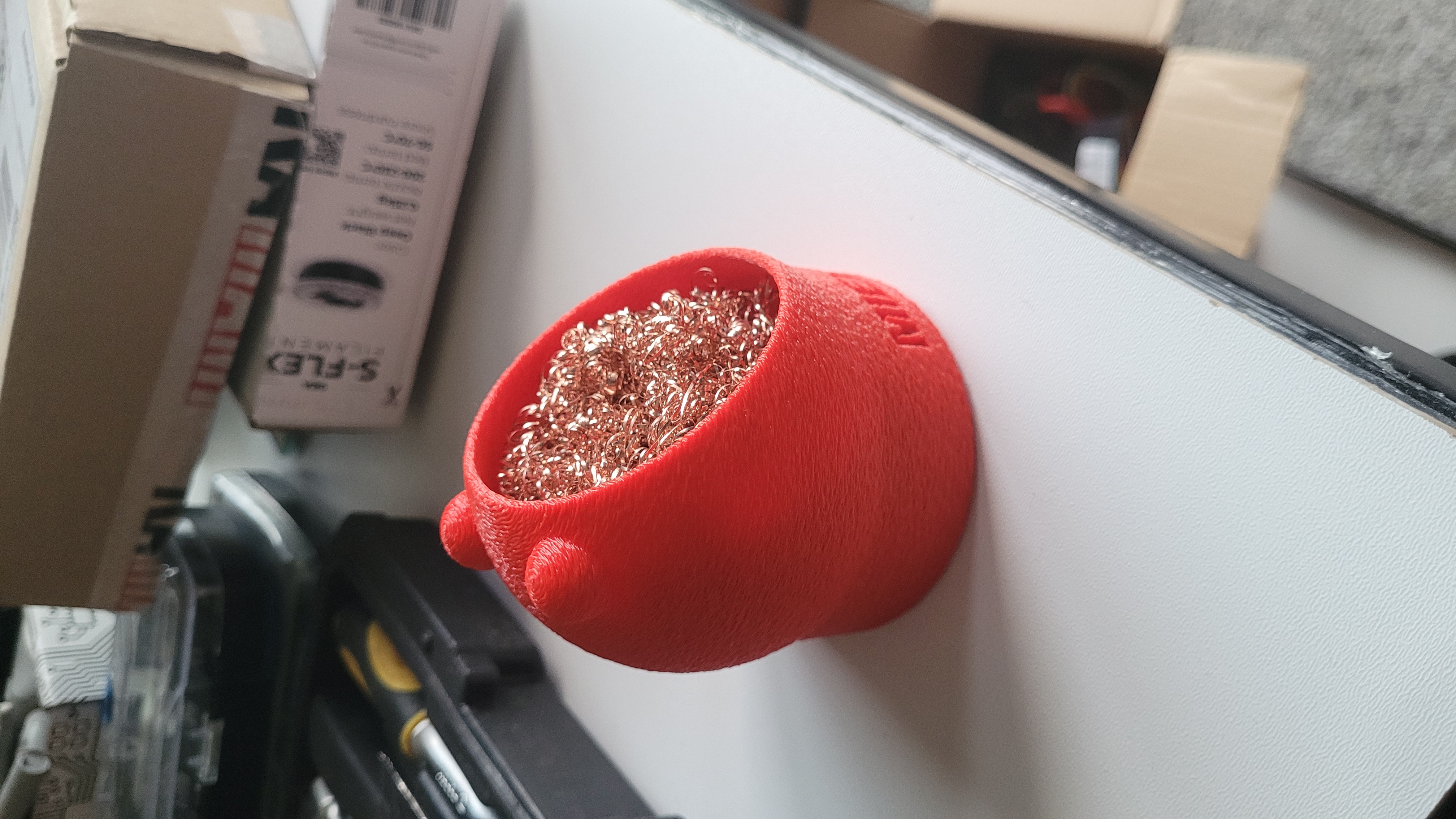 Container for cleaning soldering tips by Bartosz Łata Download free