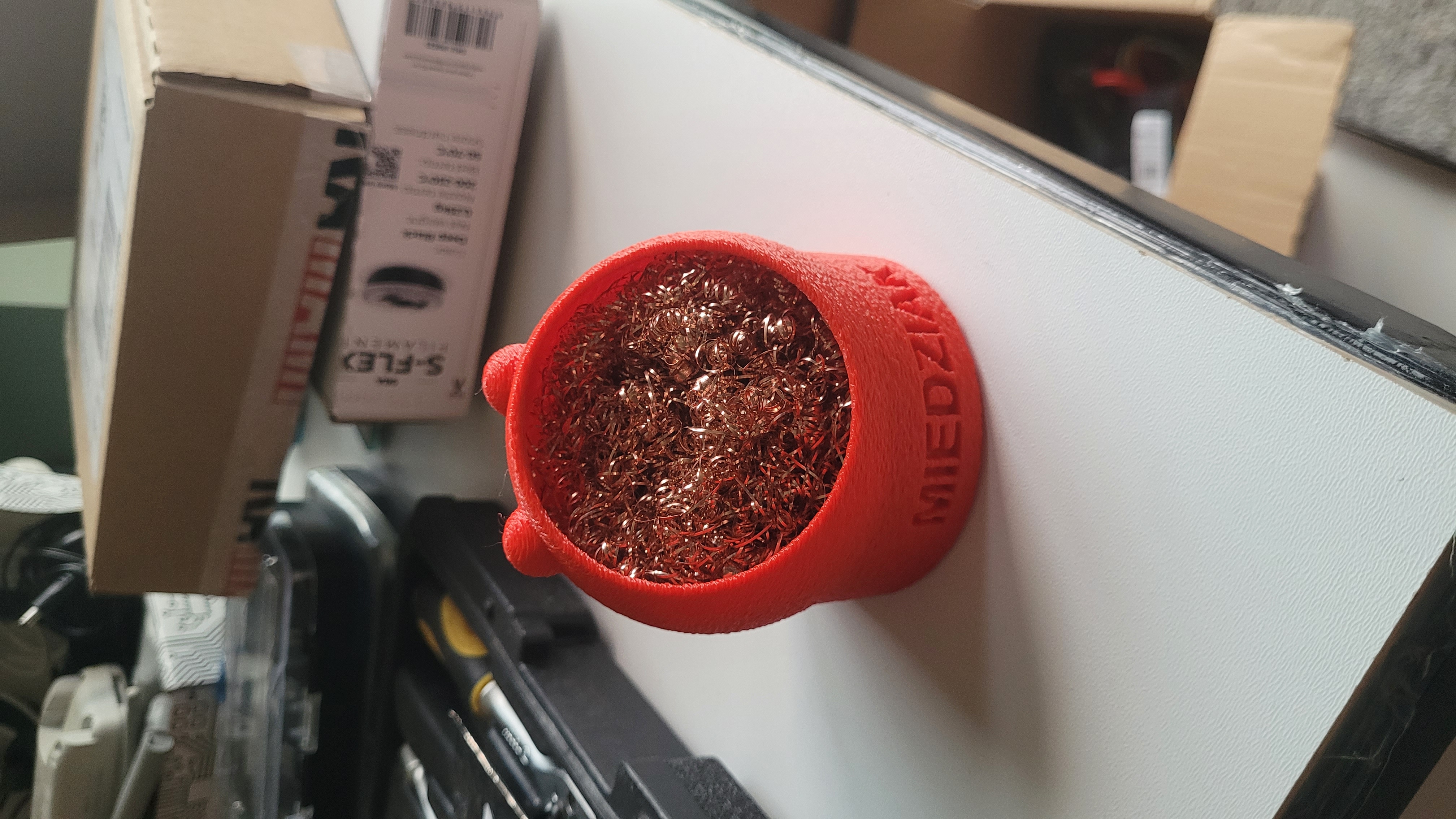 Container for cleaning soldering tips by Bartosz Łata Download free