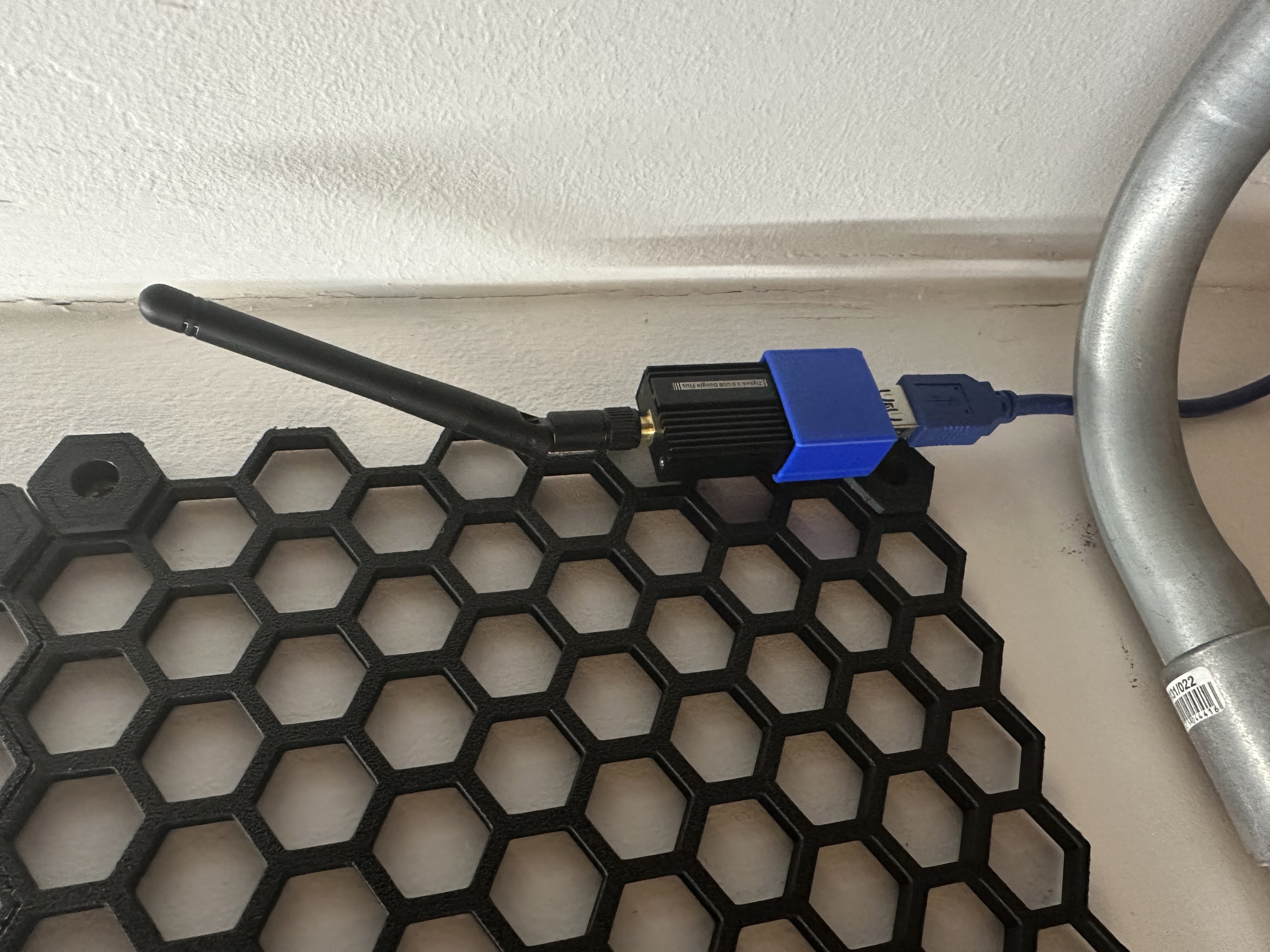 Sonoff Zigbee Dongle holder for Honeycomb Storage