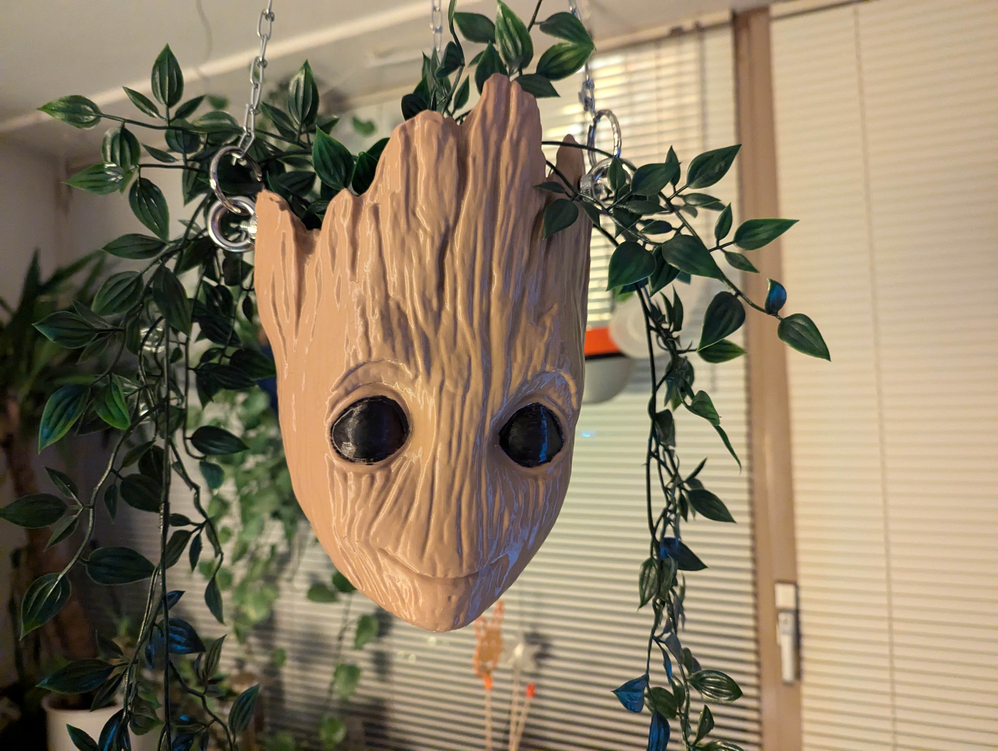 Groot as a hanging basket (Blumenampel)