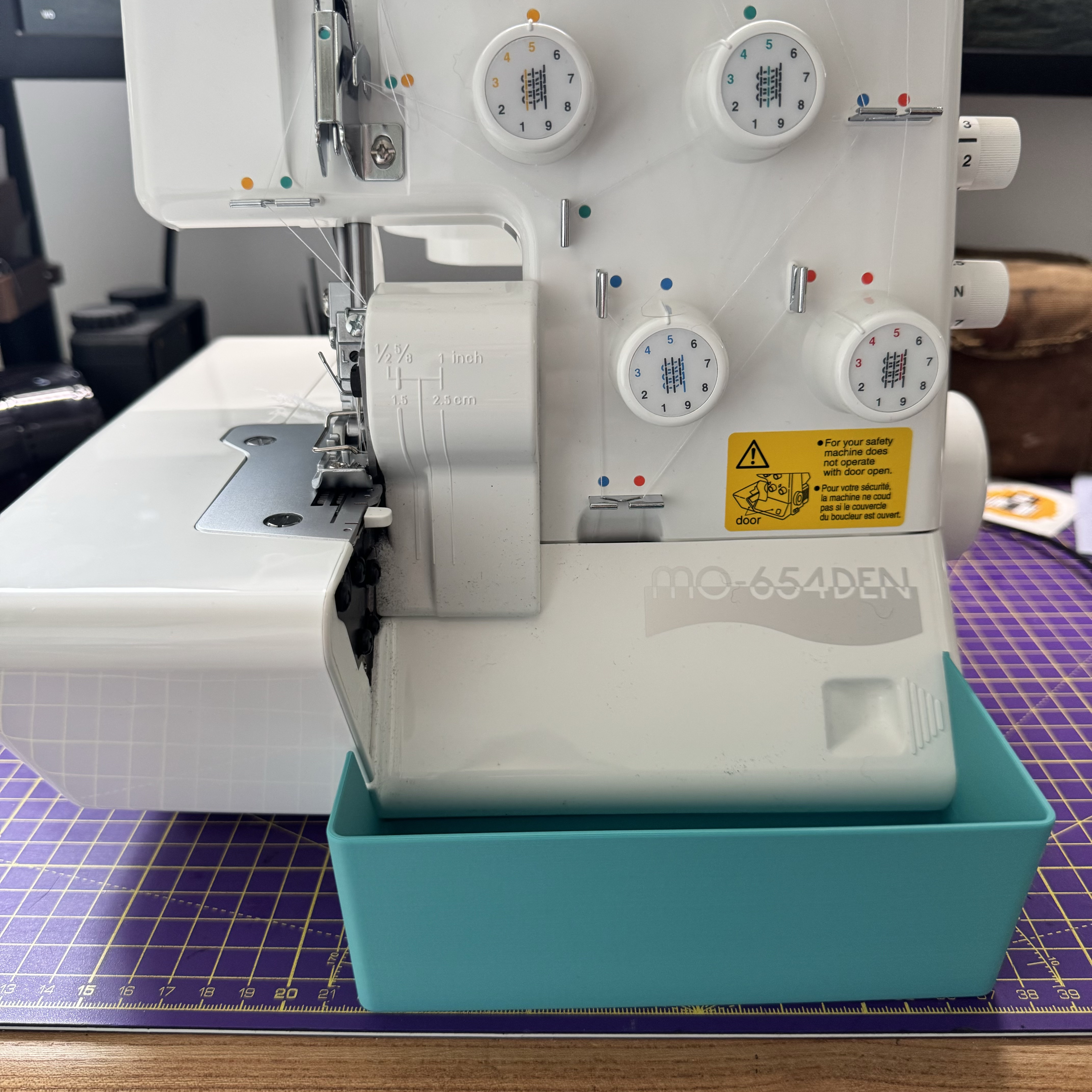 Juki MO 654-den scrap catcher
