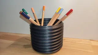 Screw shaped pencil organizer