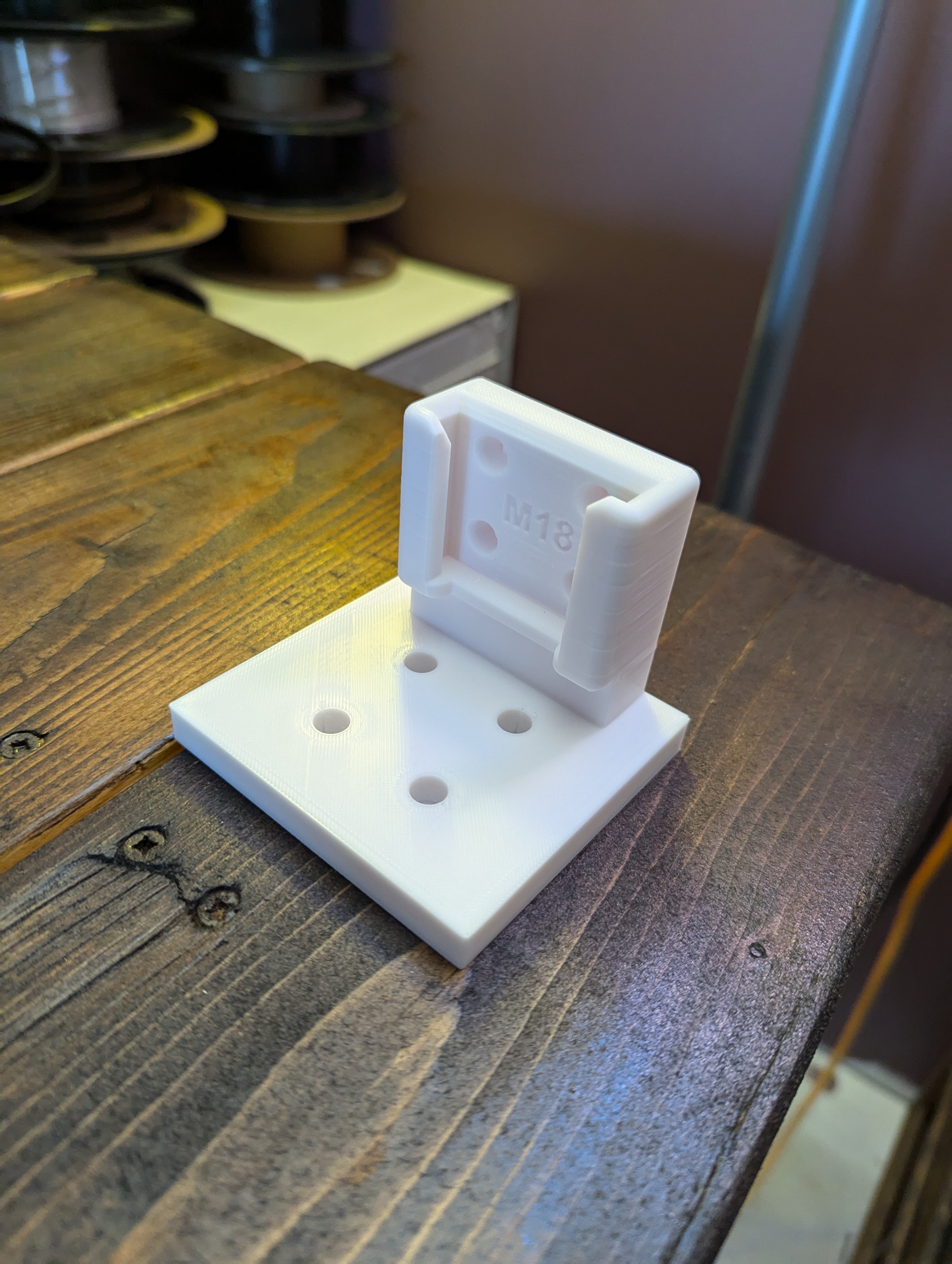 M18 battery holder for Mantis Toolgrid