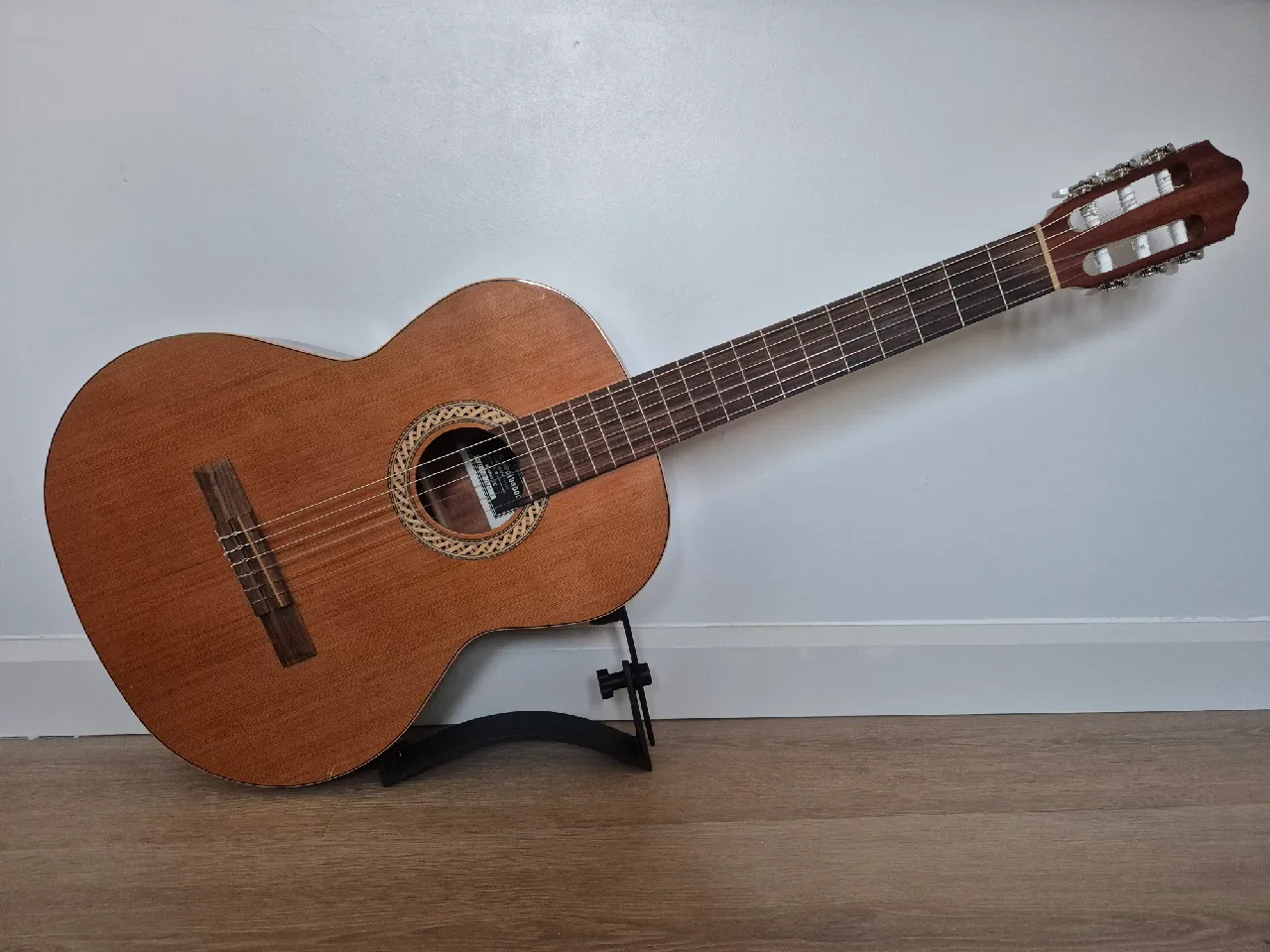 Classical Guitar Leg Rest by Neevoet Download free STL model Printables