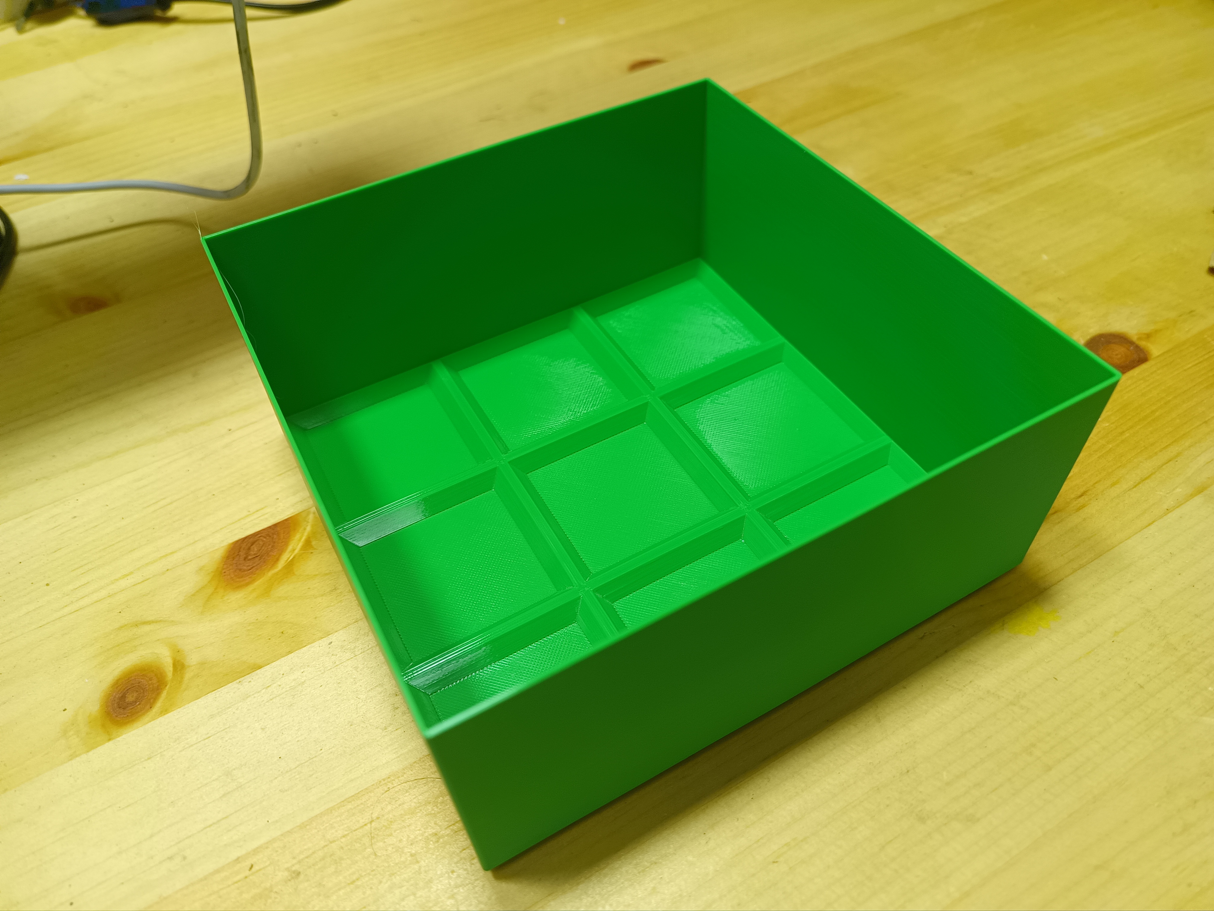3x3 box on grid (70mm)