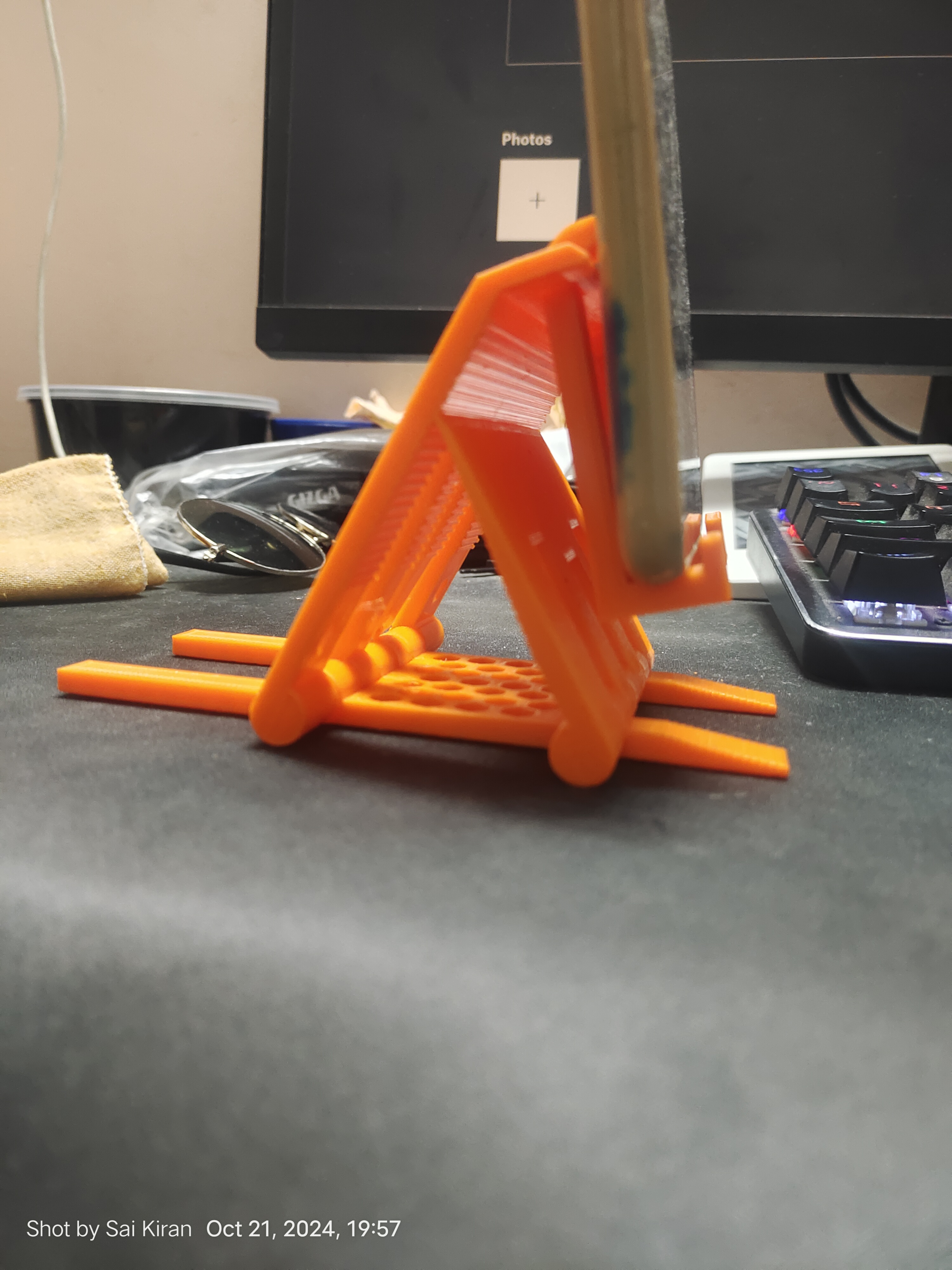Angle adustable mobile stand