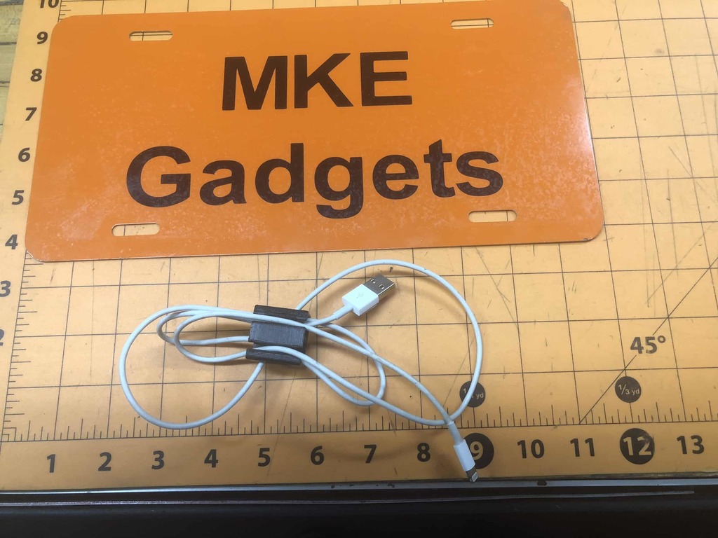 Smart Phone Cable Holder @ MKE Gadgets #132