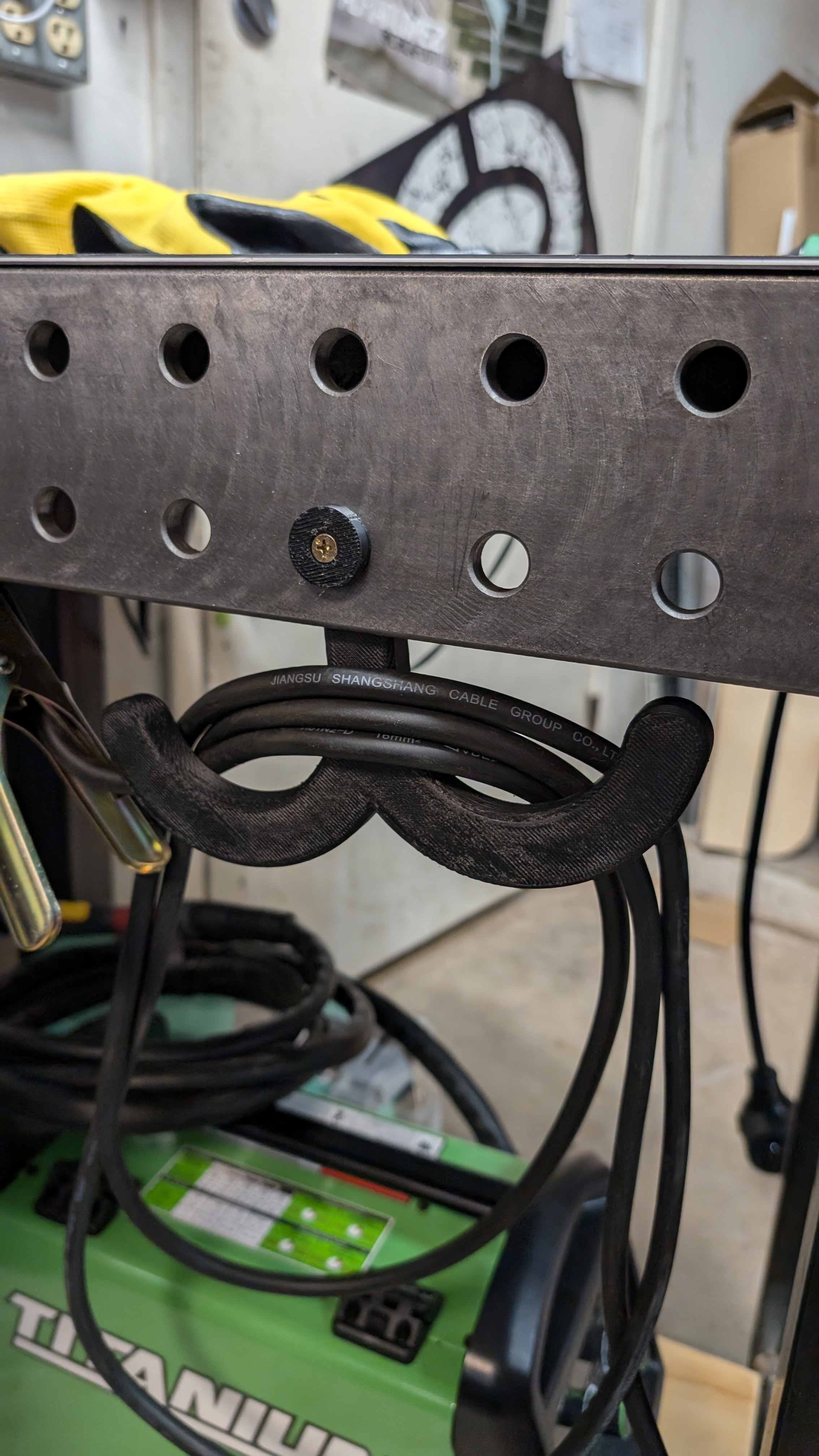 Hook for langmuir arcflat weld fixture table