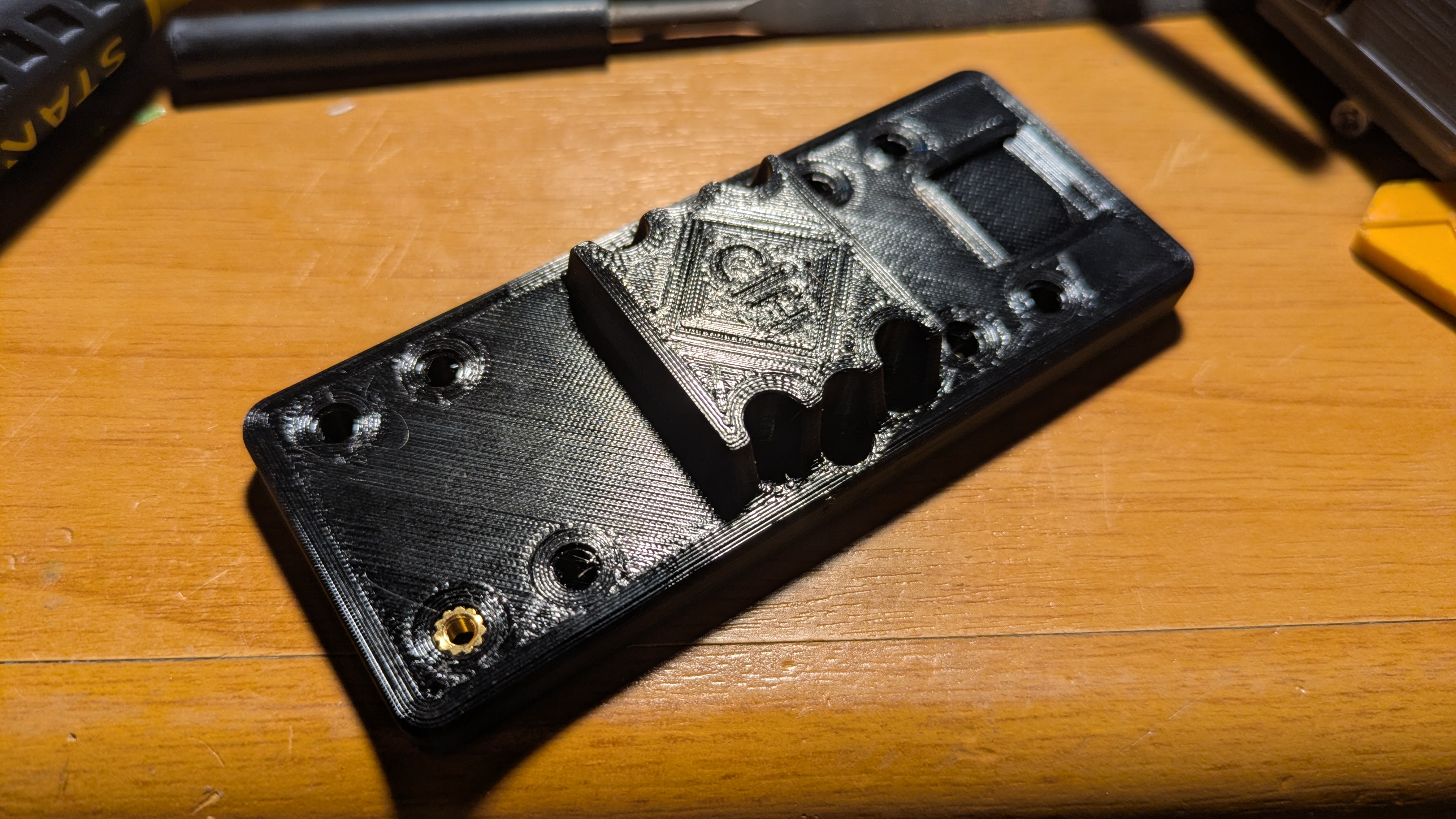 Midlock plates for smaller inserts