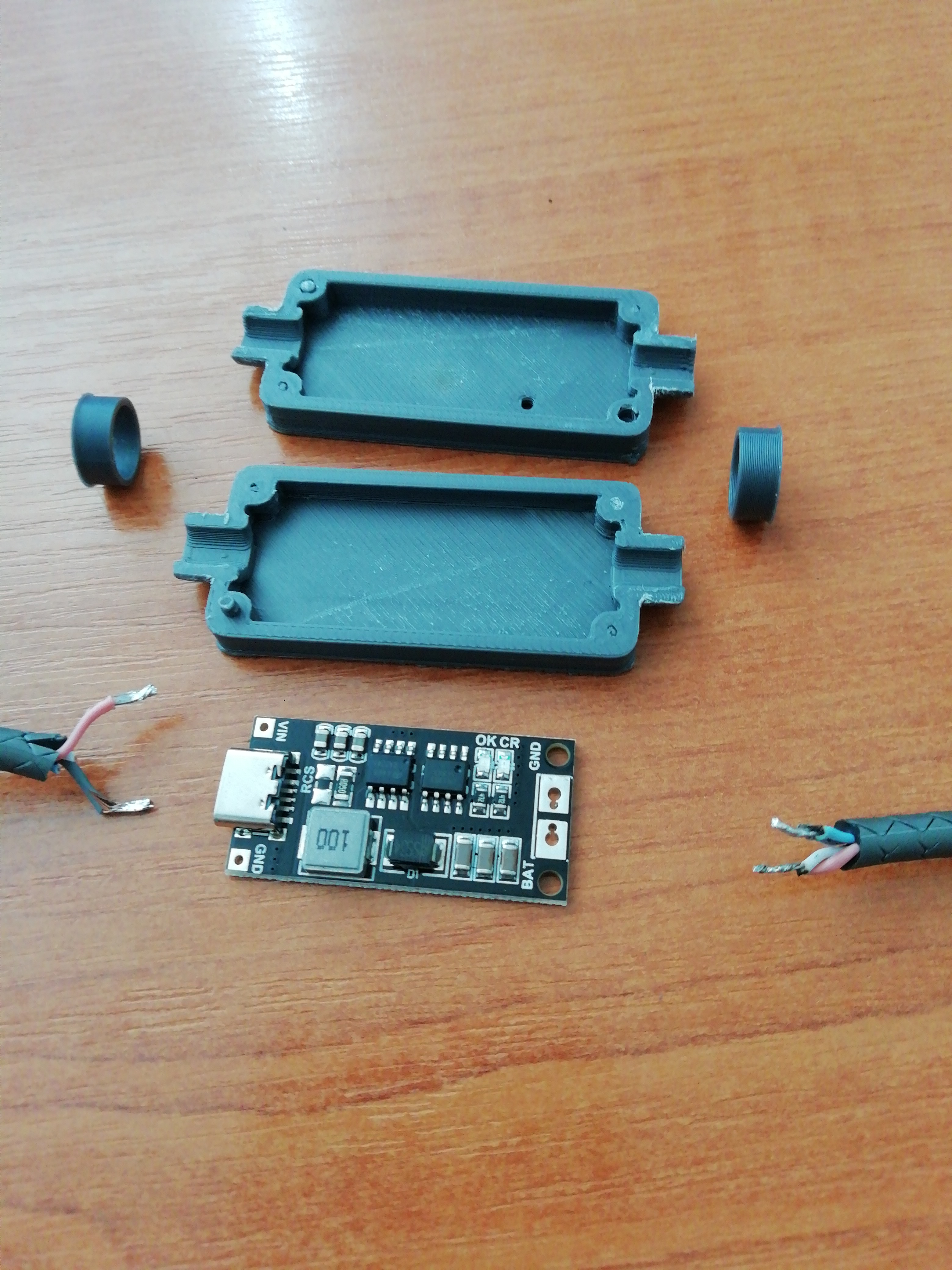 mini box for Lion batteries charger — thumbnail 3
