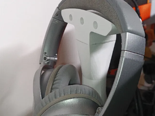Rotatable headphone stand behind monitor | Drehbarer Kopfhörerständer hinter Monitor