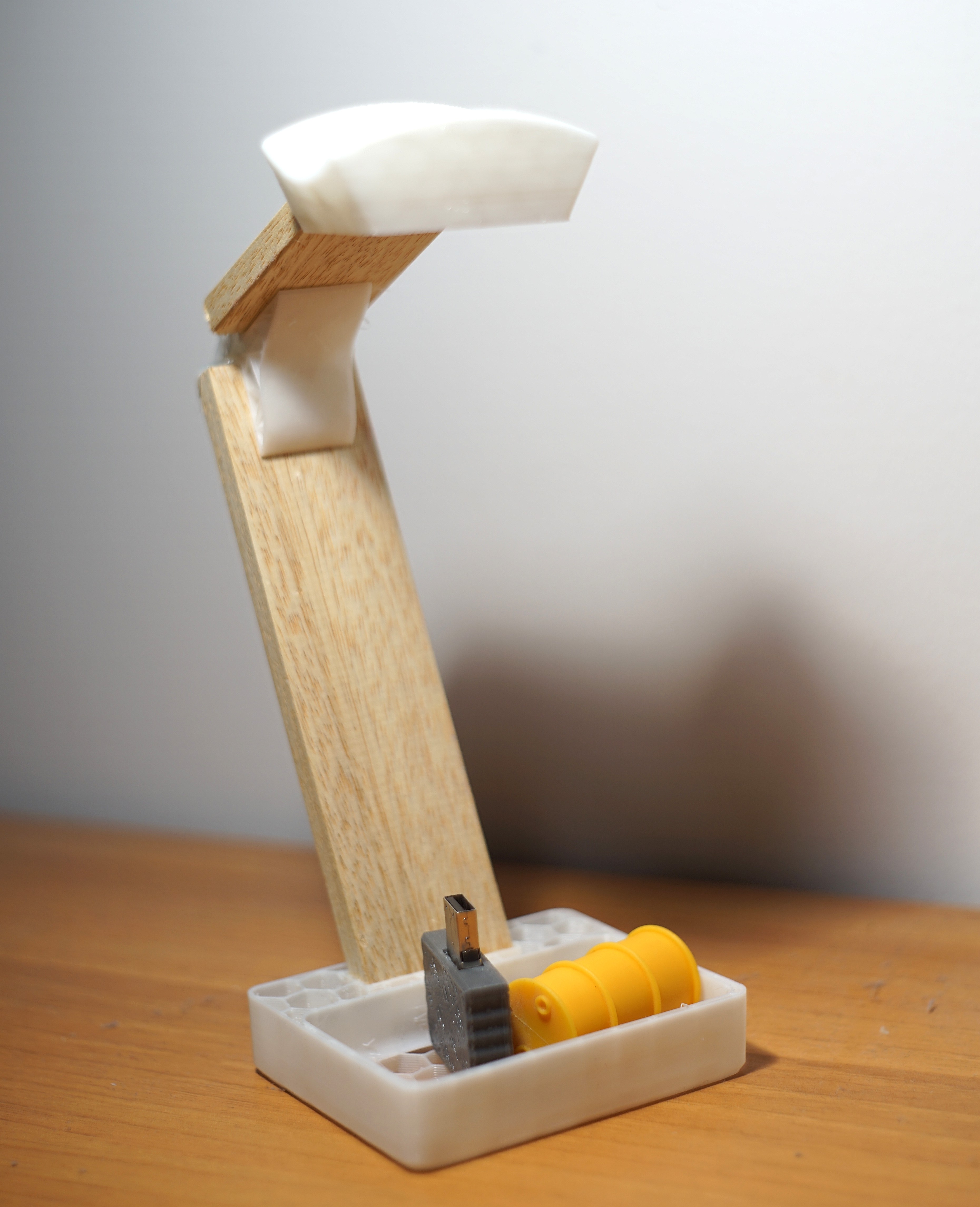 Headphone Stand With Wood Elements — thumbnail 2