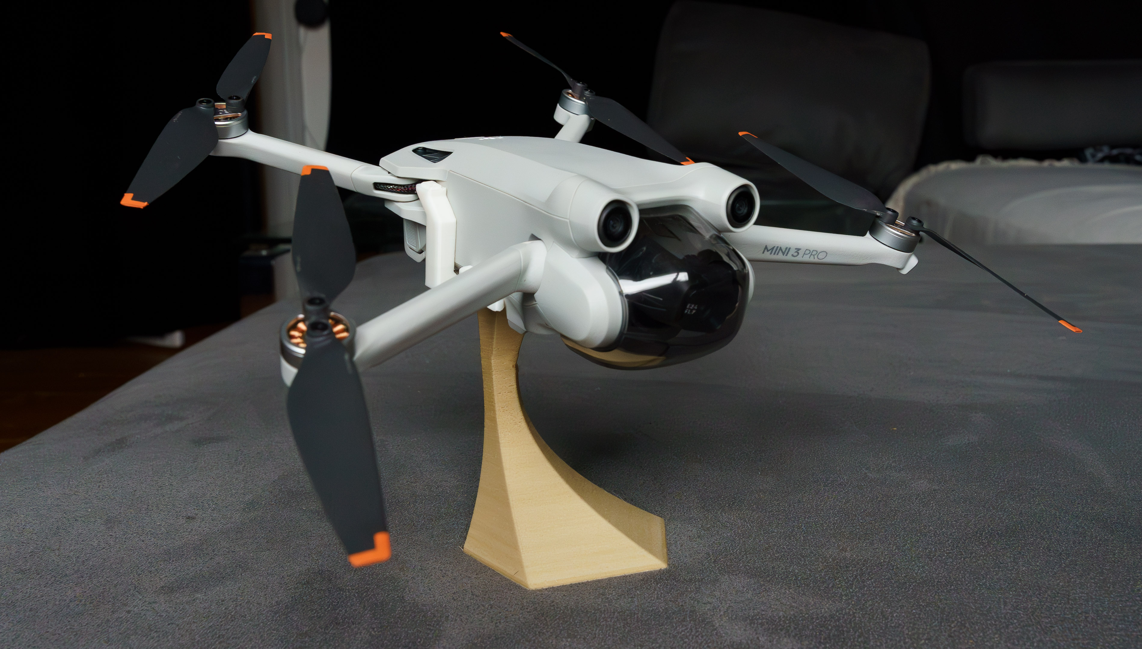 Drone display stand with snap system - DJI Mini 3 Pro compatible