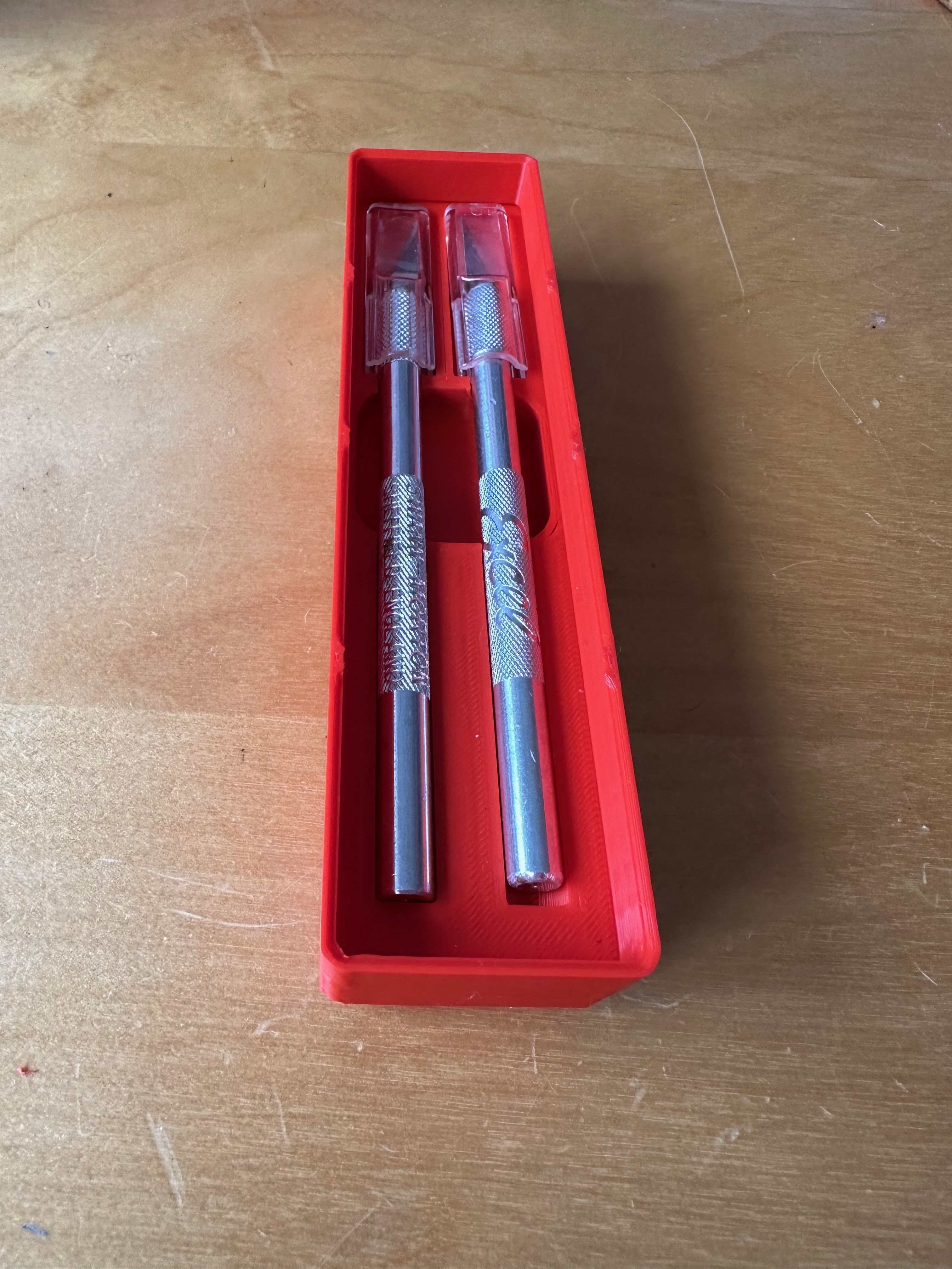 Gridfinity Bin for 2 small Exacto knives with Blade Covers