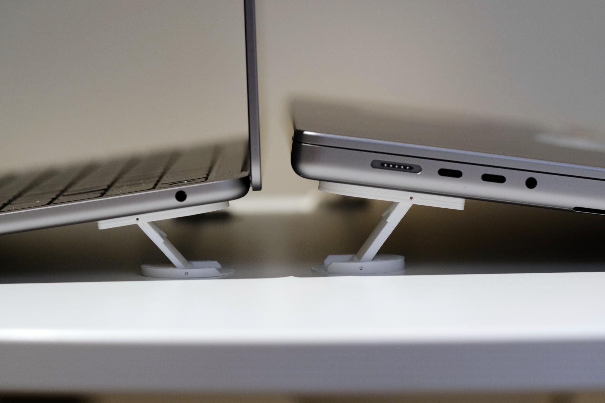 Ultra slim foldable feet for MacBook Air laptop