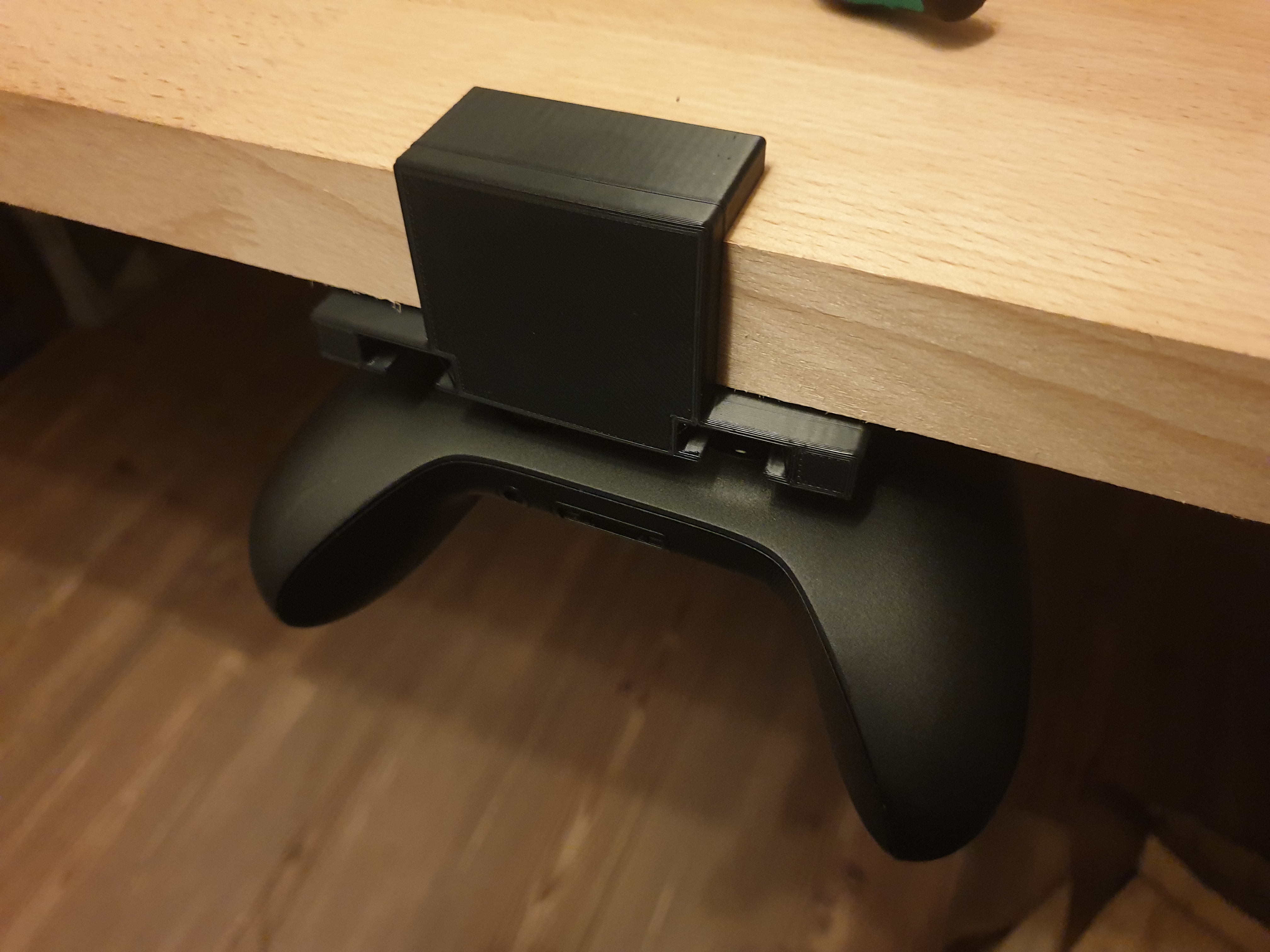 XBox / Switch / PS3 controller desk holder (parametric)