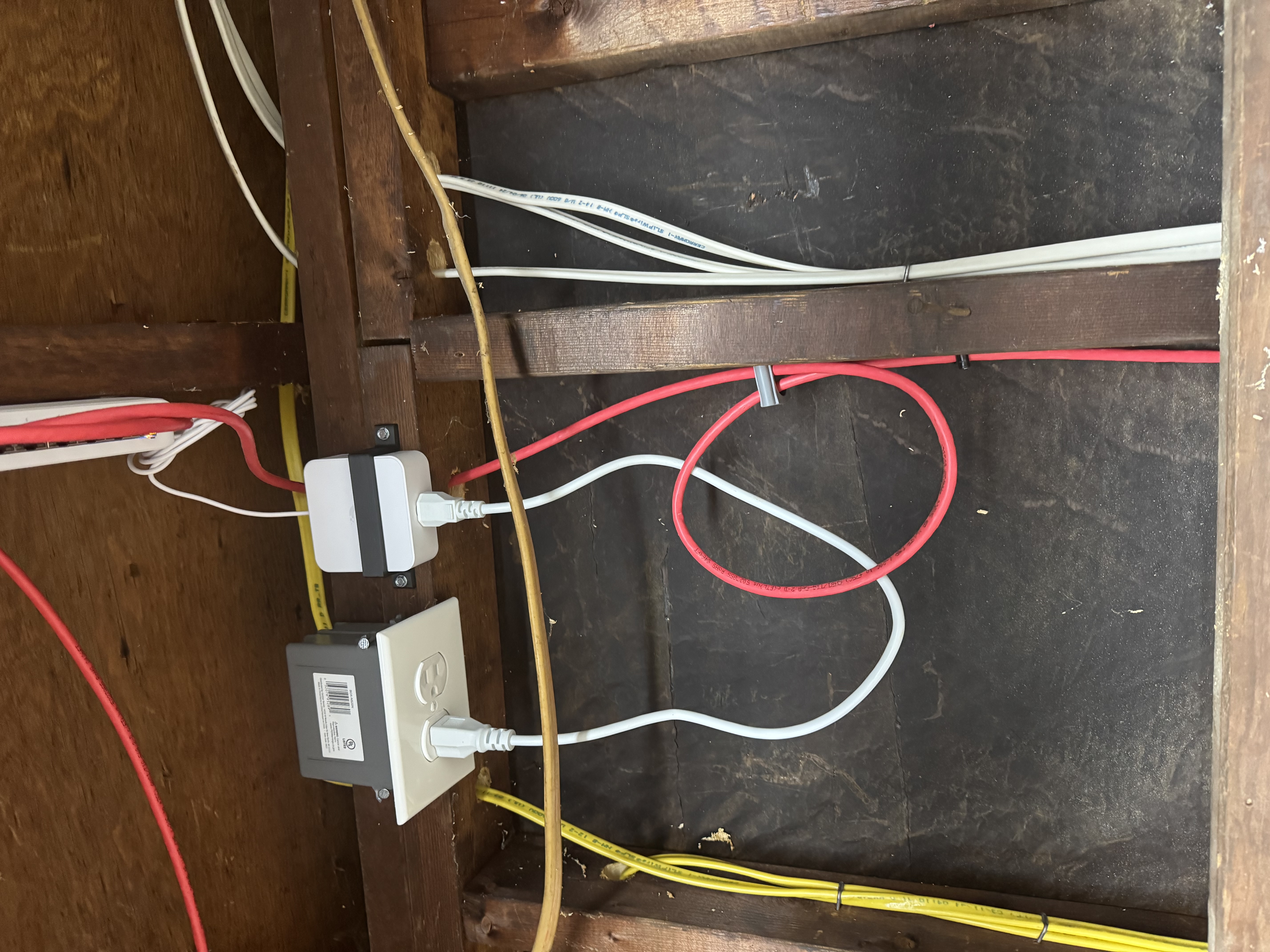 Unifi Lite 8 PoE Switch Power Supply Mount