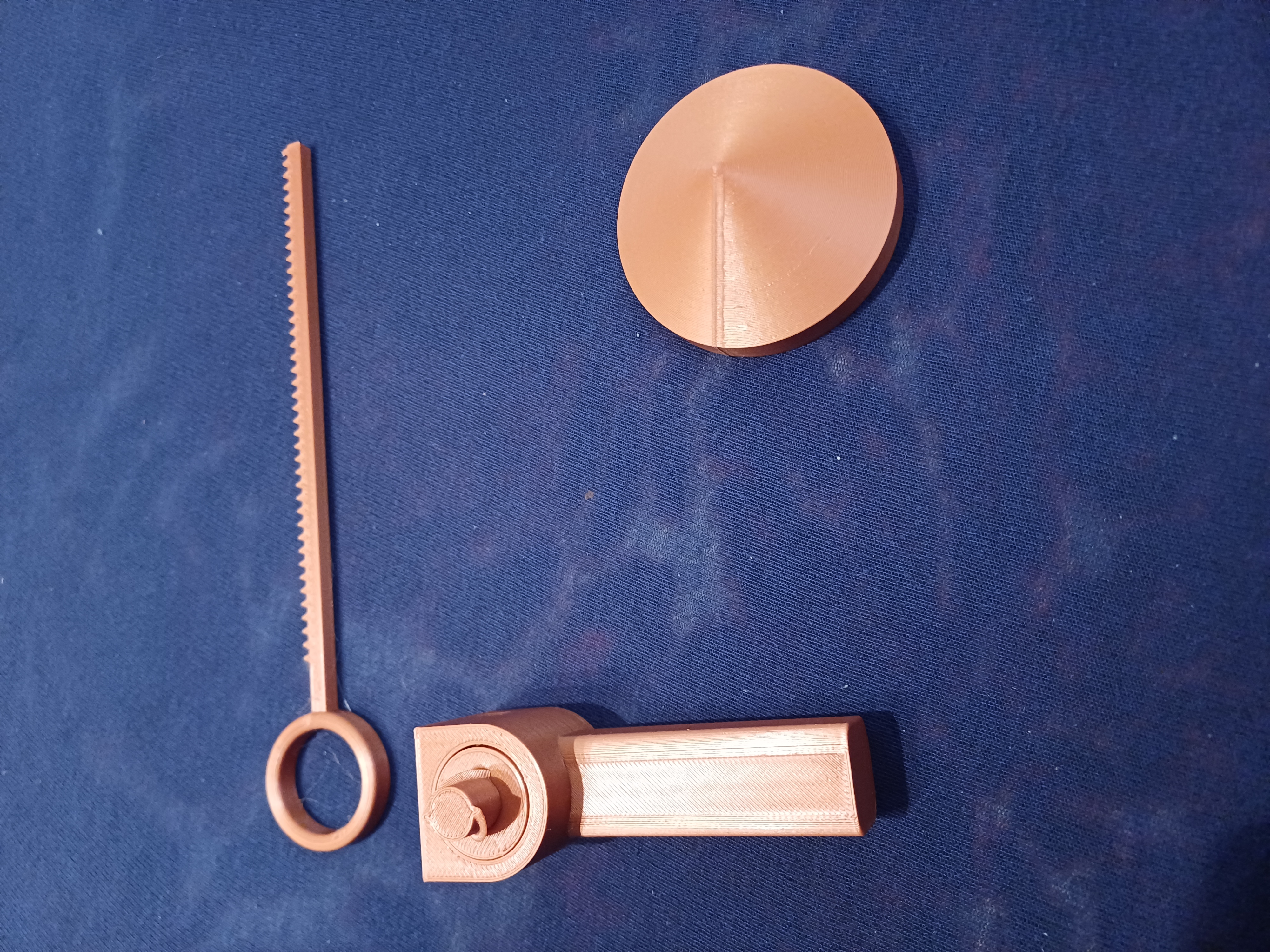 Geared puller spinning top