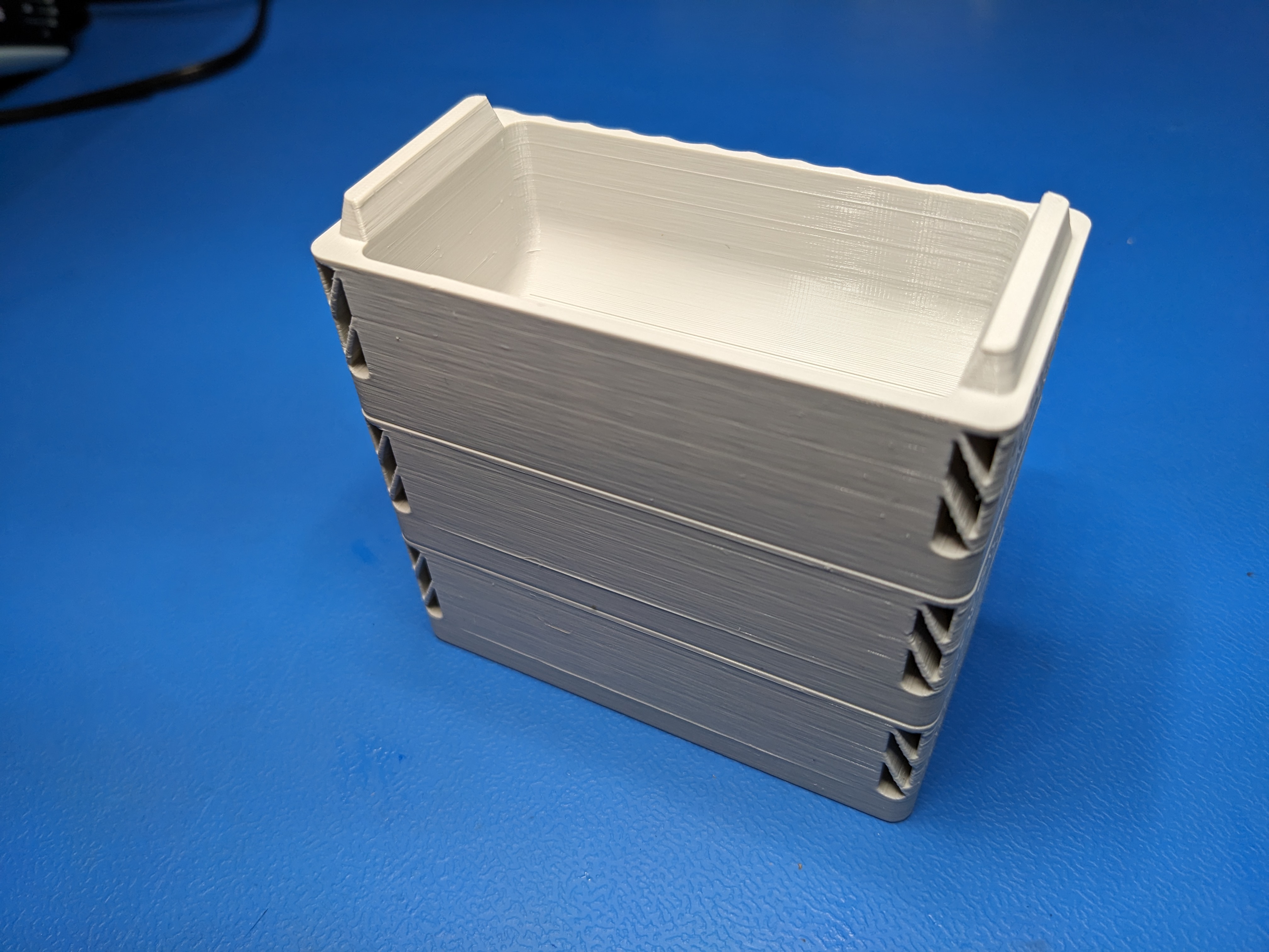 Generic stackable box