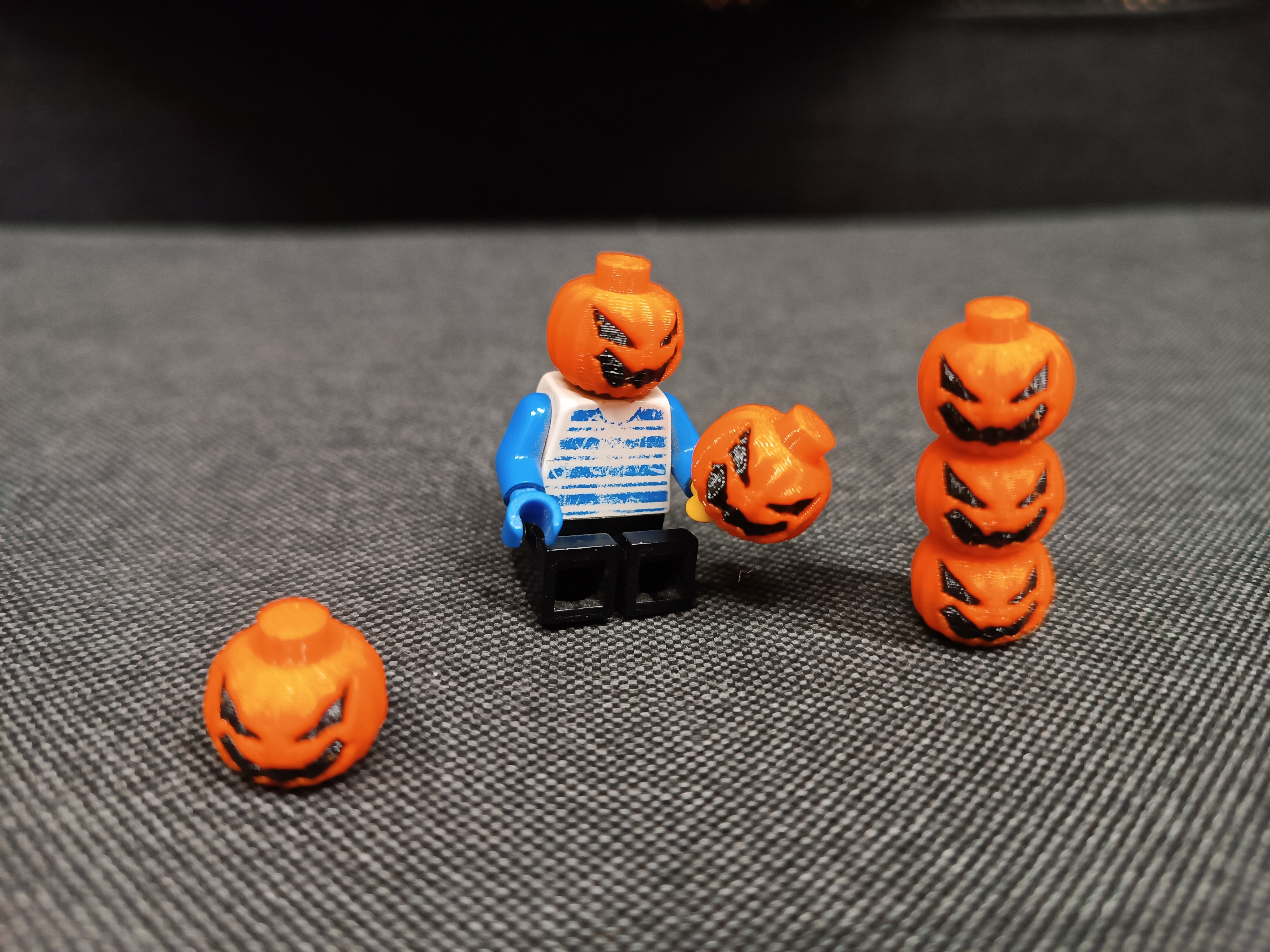 Pumpkin head brick