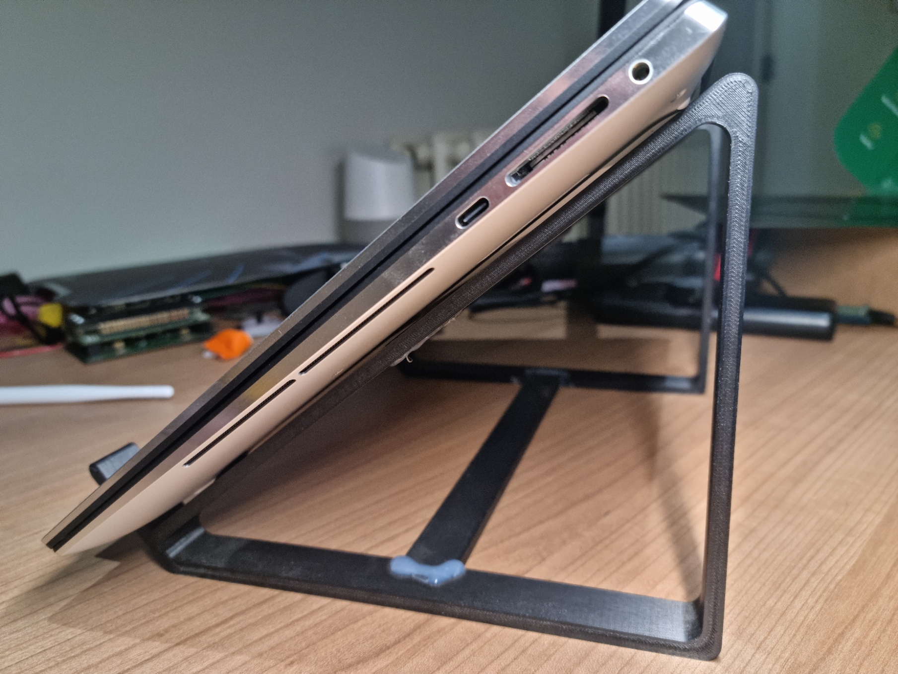 Laptop stand
