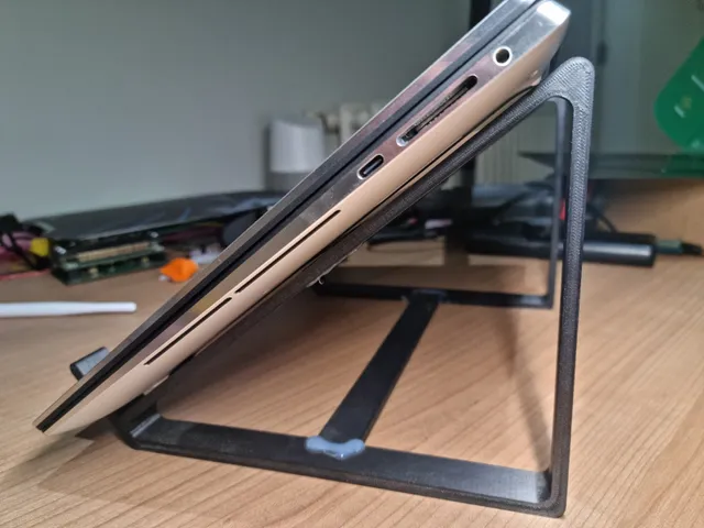 Laptop stand