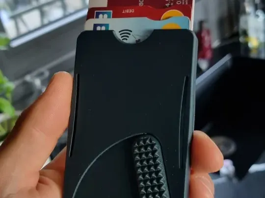 Cascade wallet with improved money clip