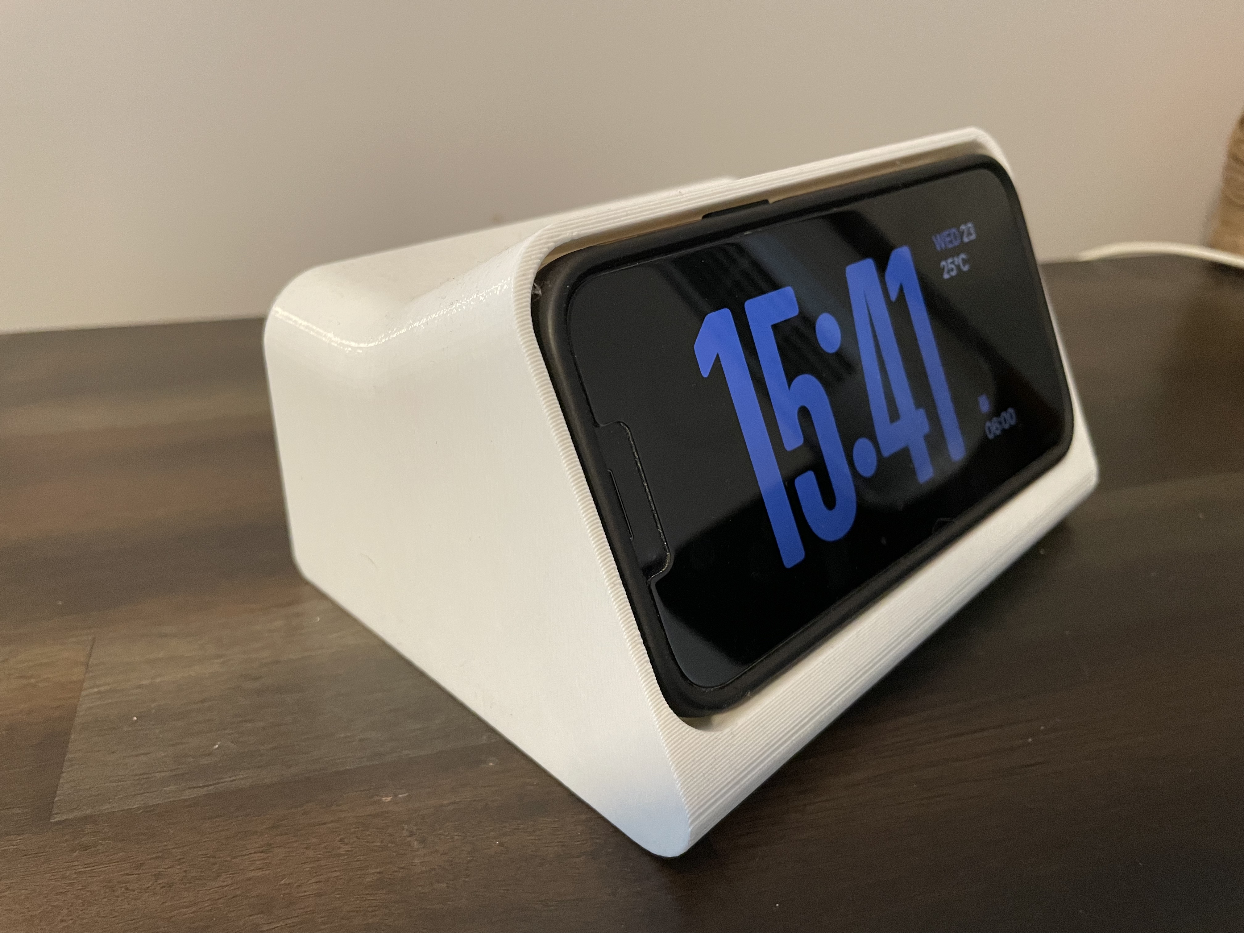 iPhone Standby Mode Dock (14 & 15 with case)