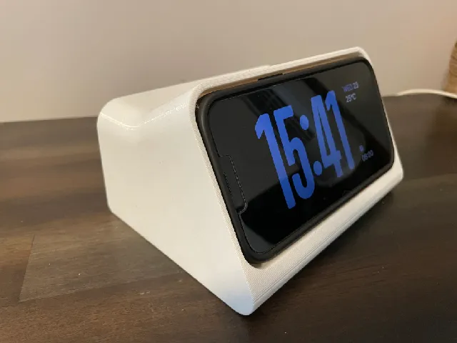 iPhone Standby Mode Dock (14 & 15 with case)