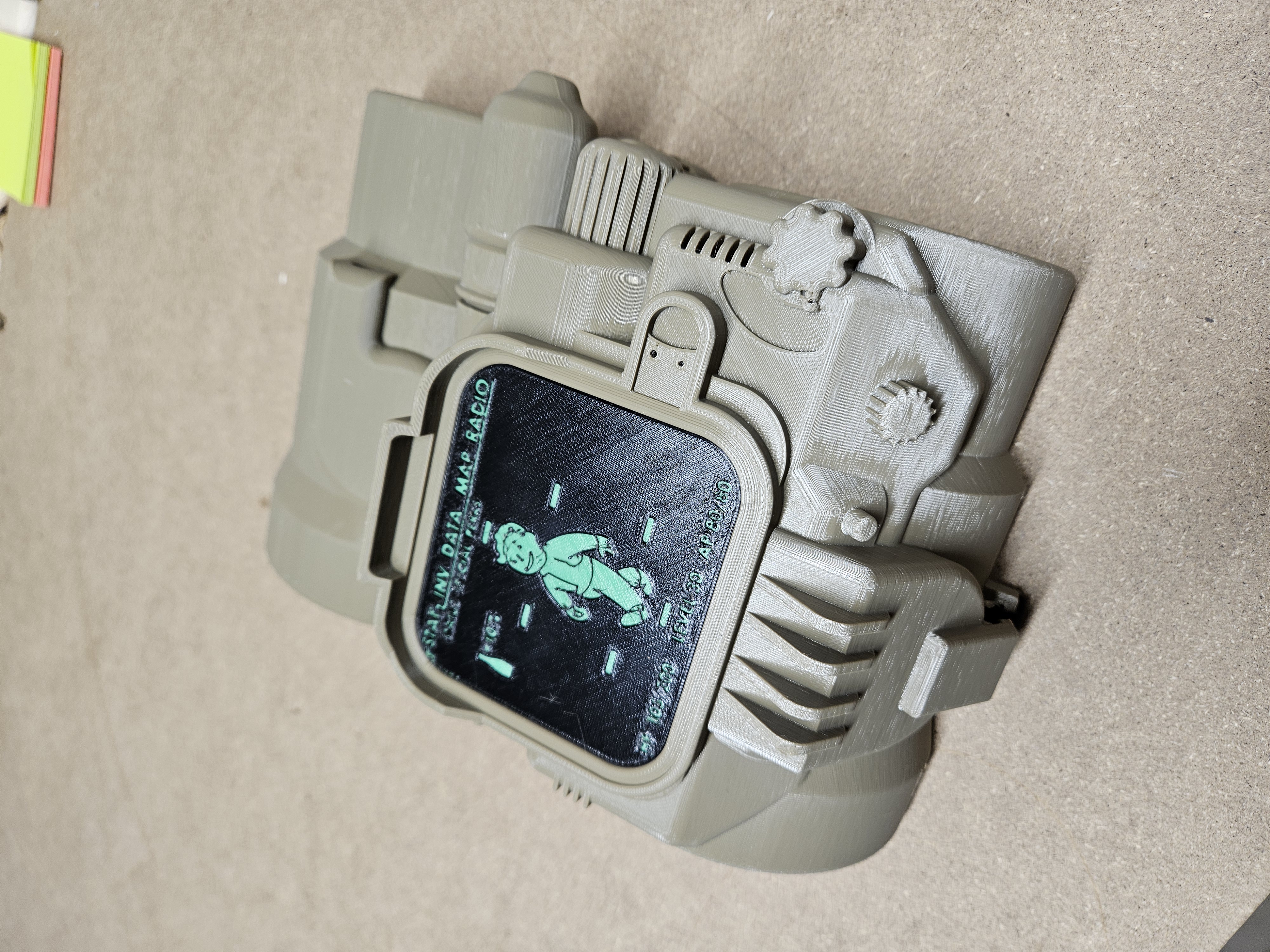 Pip-Boy 3000 Mark 4 – Wearable — miniatura 5