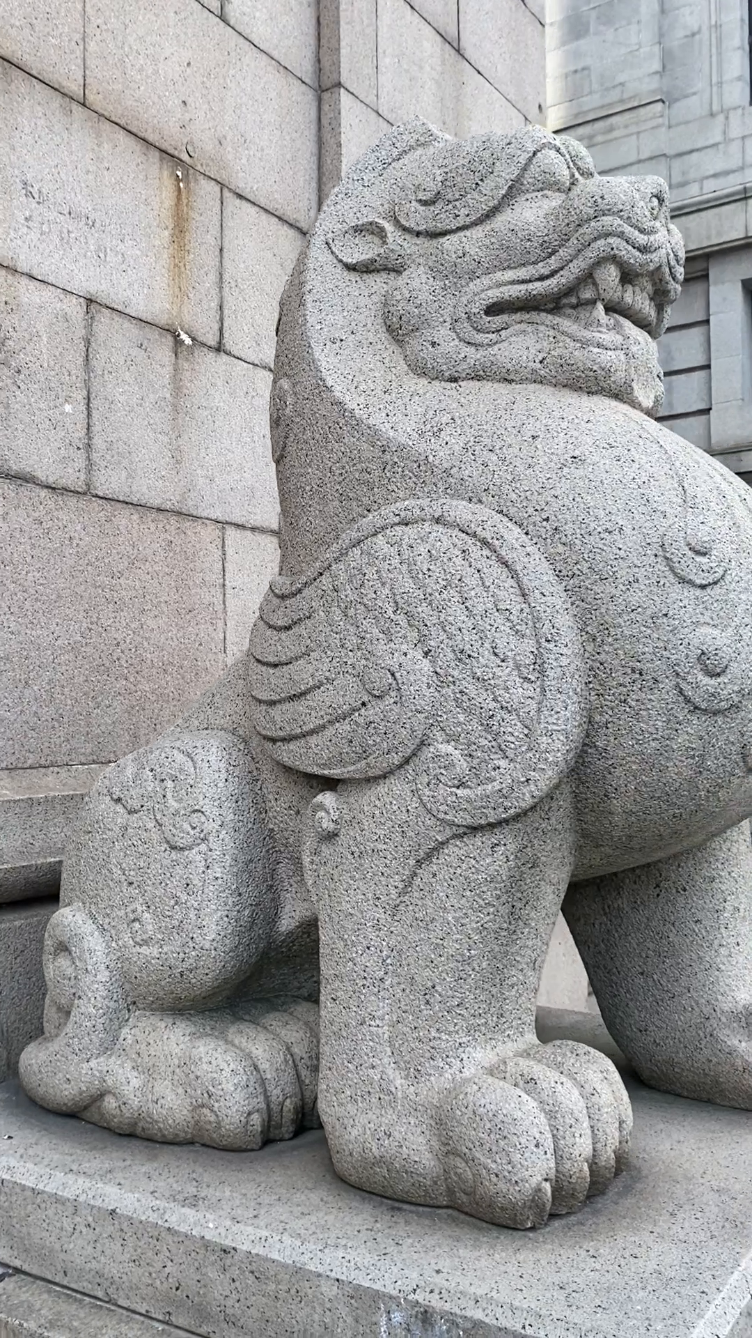 Shanghai Lion Statue