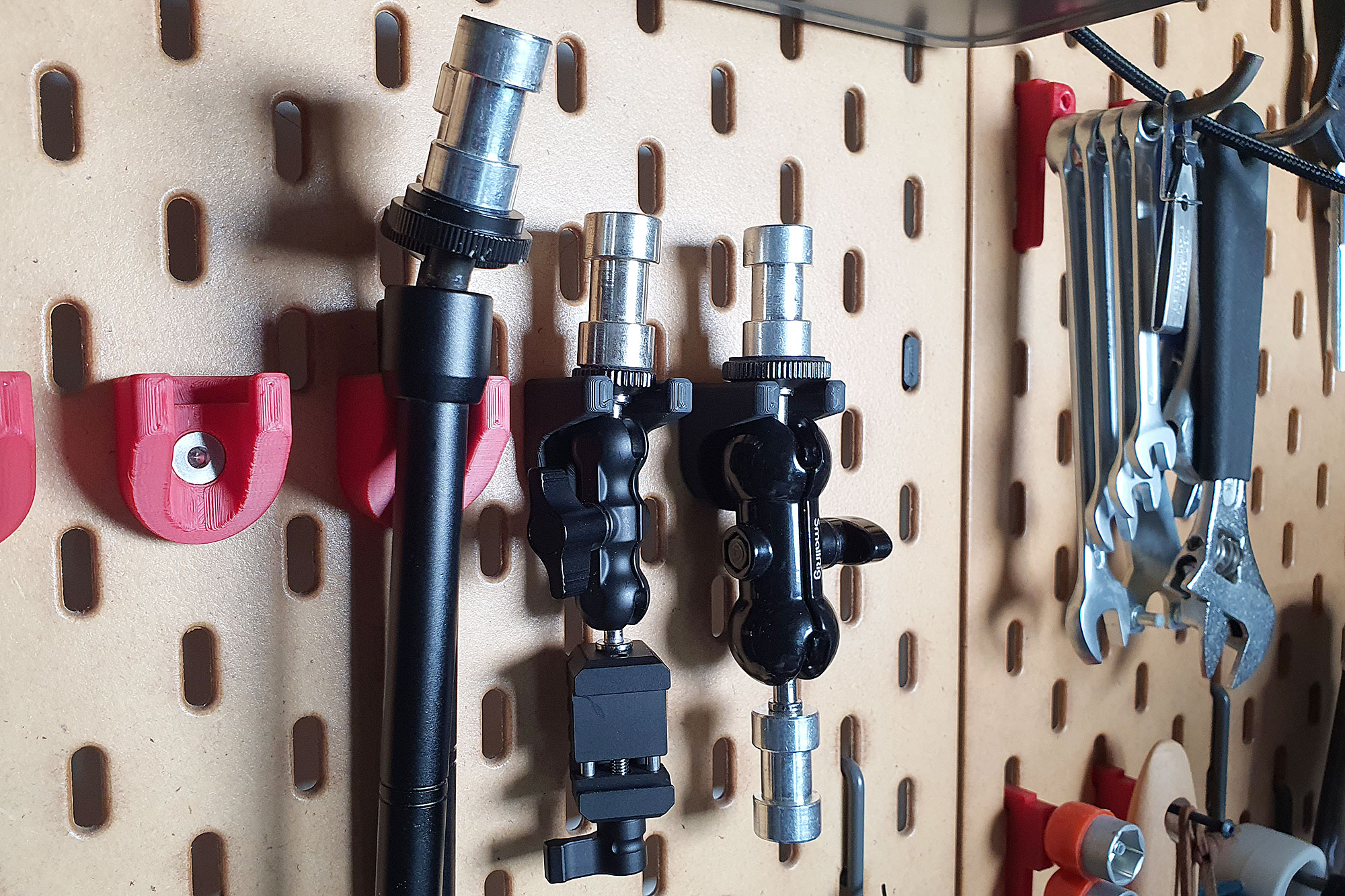 Small Ball Head/Ball Arm Hanger for IKEA Skadis Pegboard by Simply
