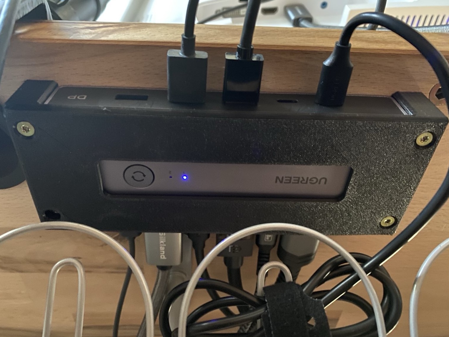 UGREEN 8K KVM switch and remote mount