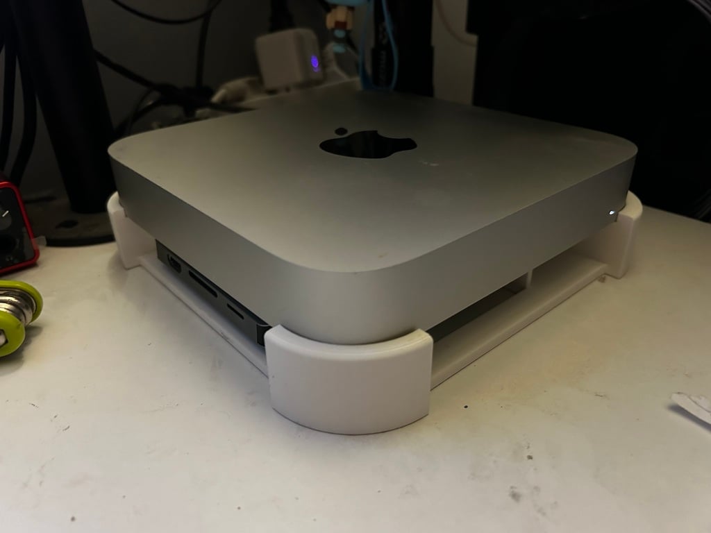 Mac mini stand with HUB slot 