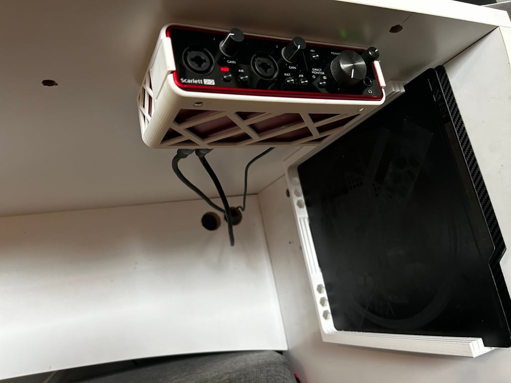 FOCUSRITE SCARLETT 2I2 - Mount 