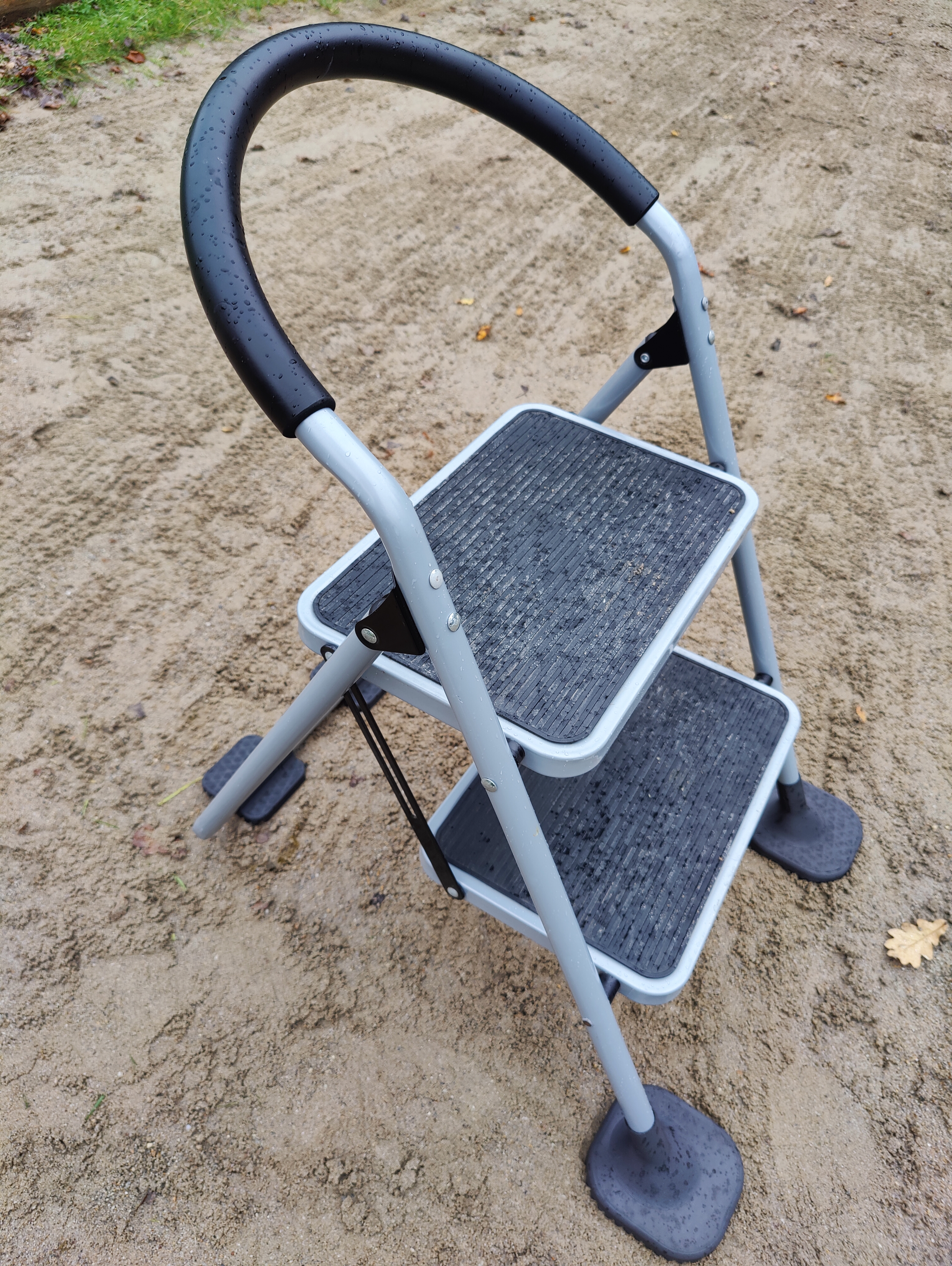 folding ladder to horse mounting aid conversion kit