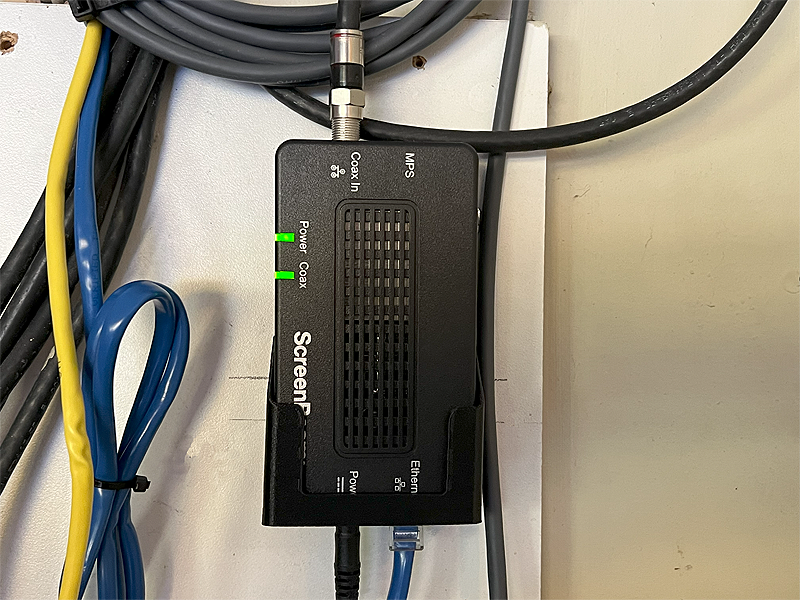 ScreenBeam MoCA Network Adapter Vertical Wall Mount