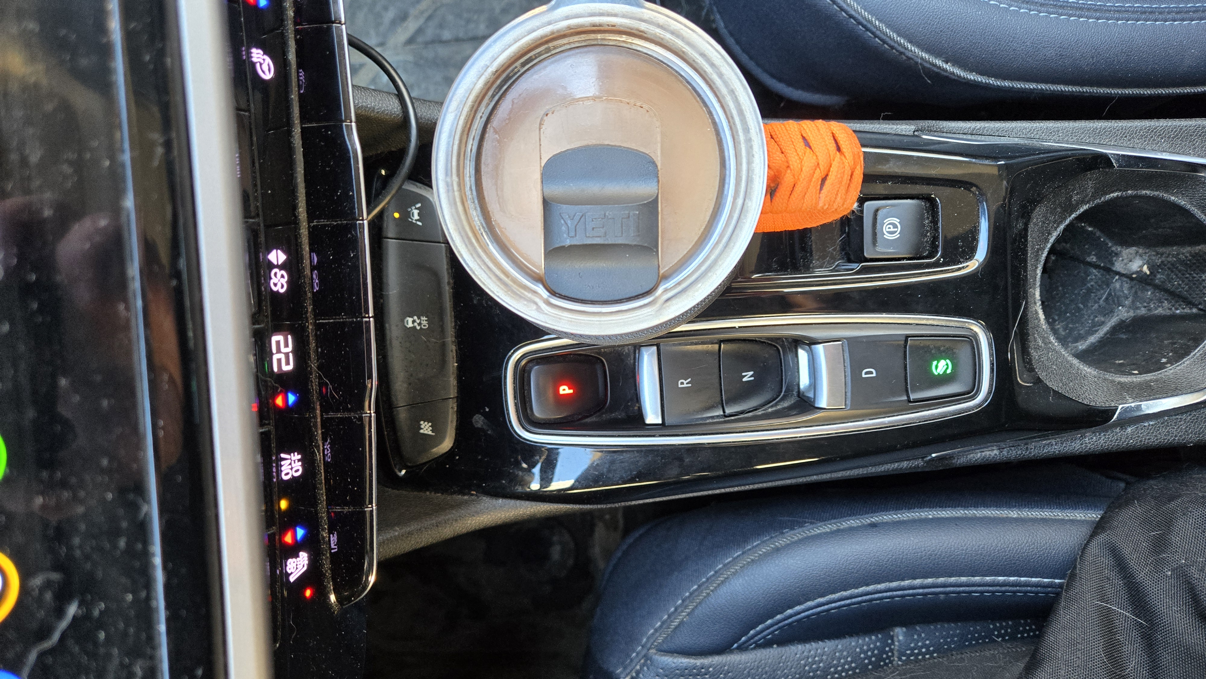2022-23 Chevrolet Bolt EV/EUV Accessory Slot Base and Yeti 10oz Rambler Cupholder — miniatura 7