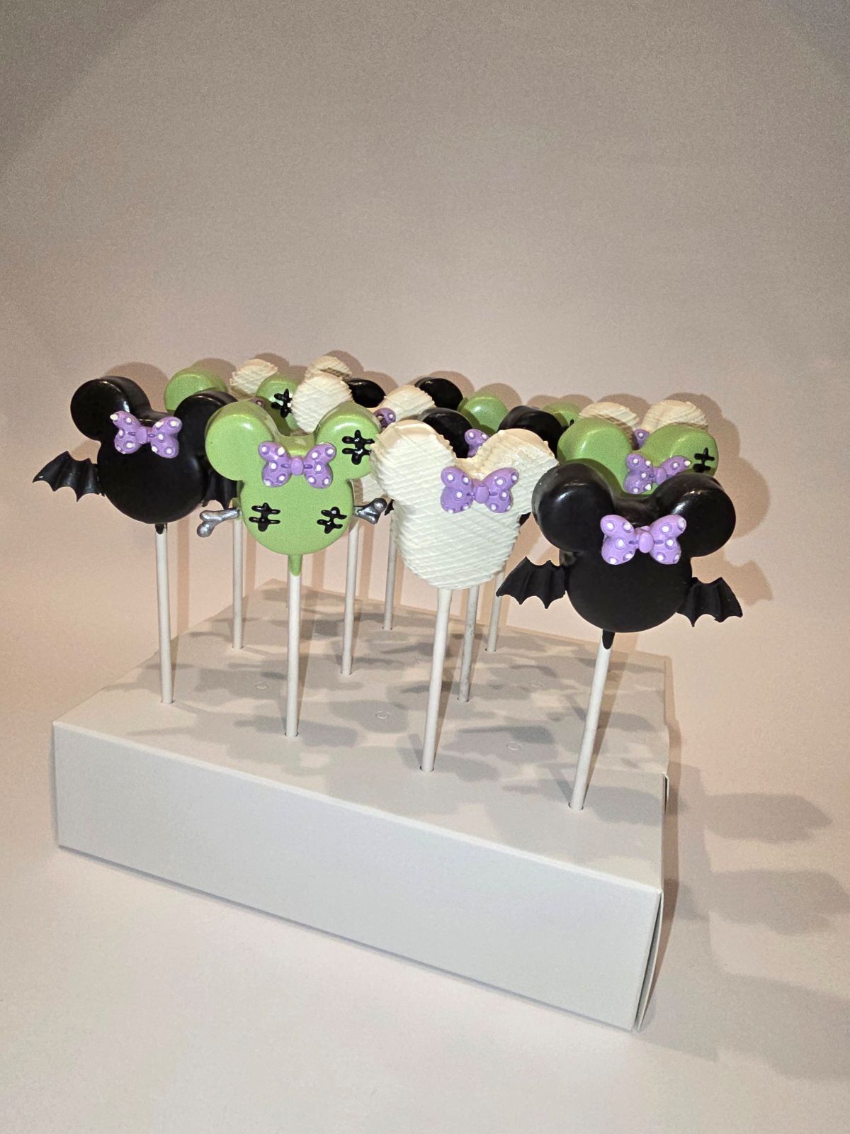 Mickey cake pop