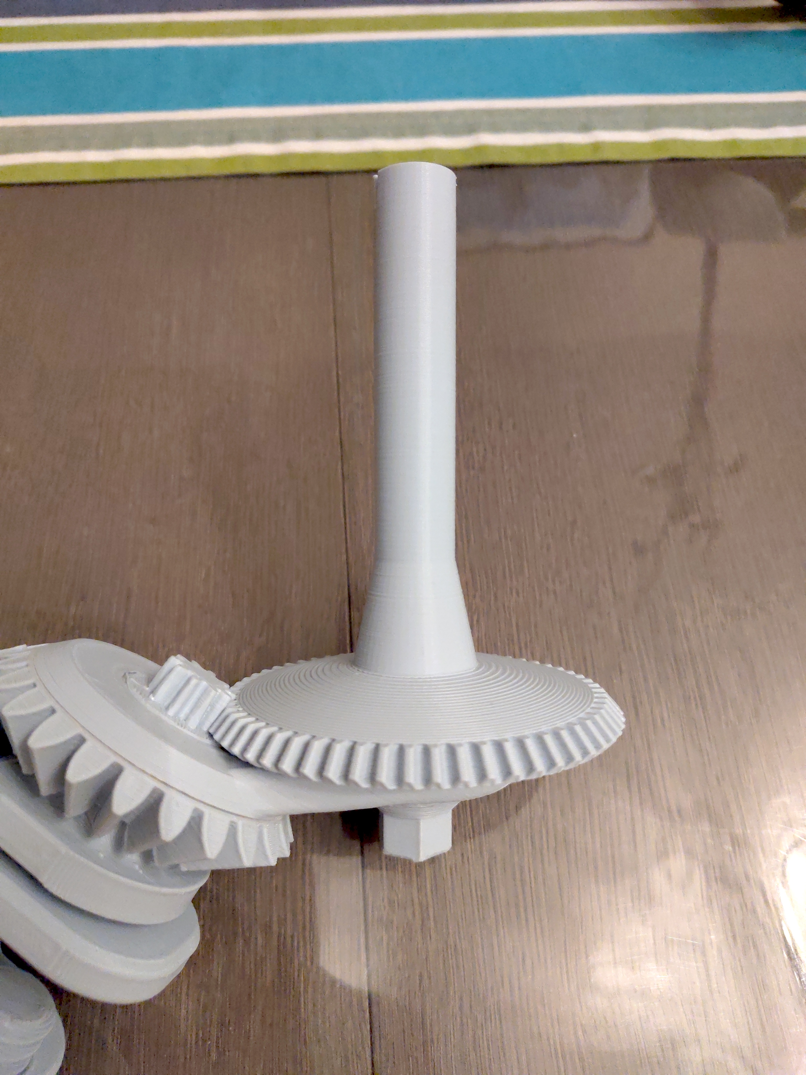 Smaller Gear spindle for yarn/wool rewinder