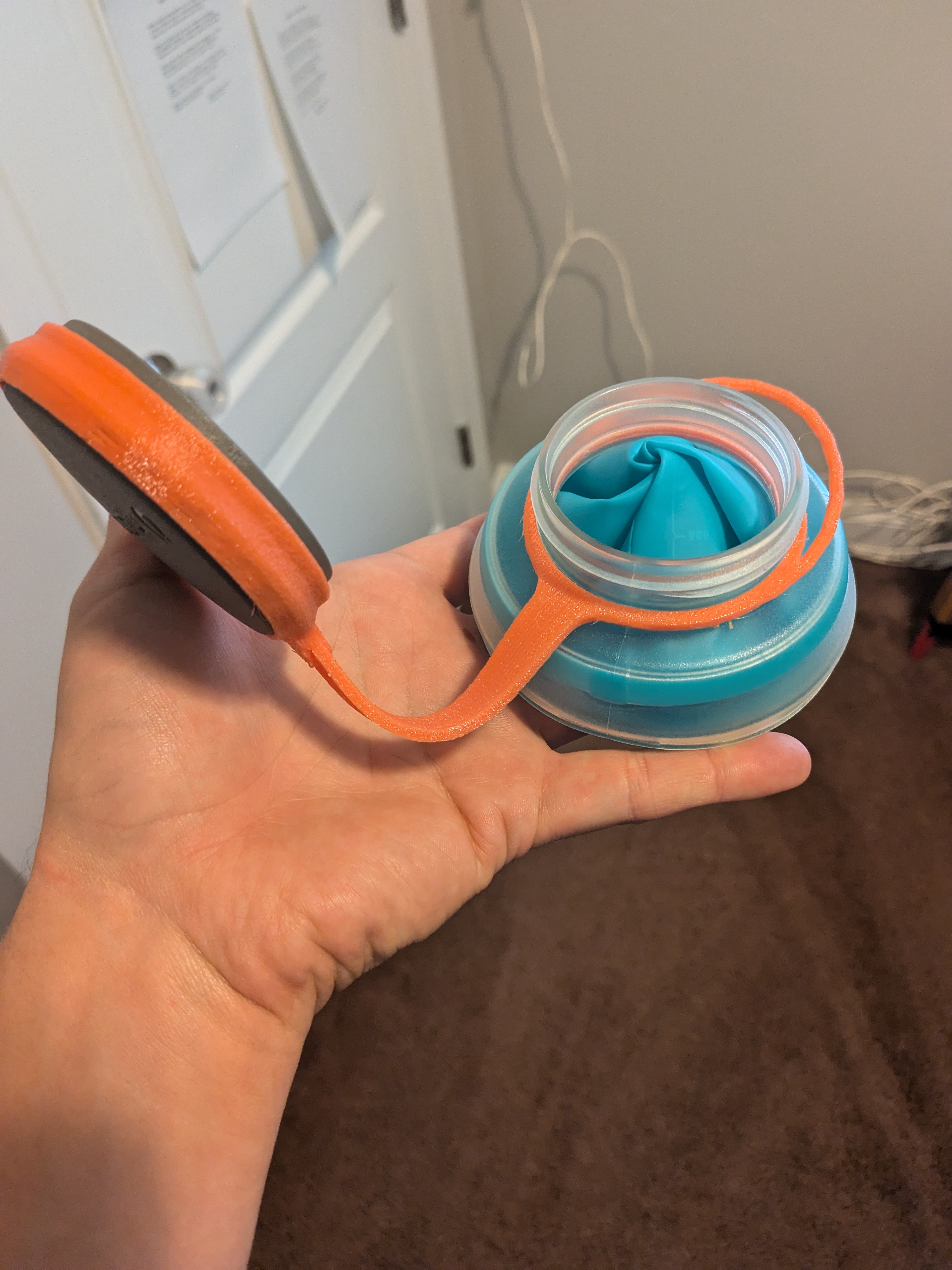 Hydrapak stash lid and strap handle