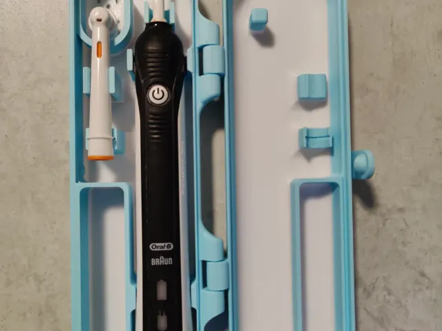 Oral - b Toothbrush Travel Case V2