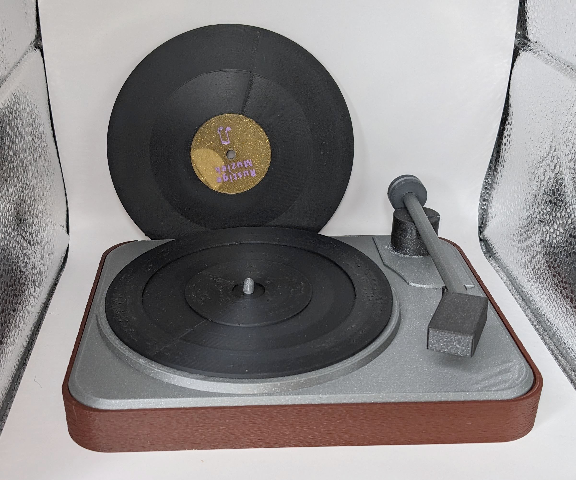 Record player — thumbnail 3