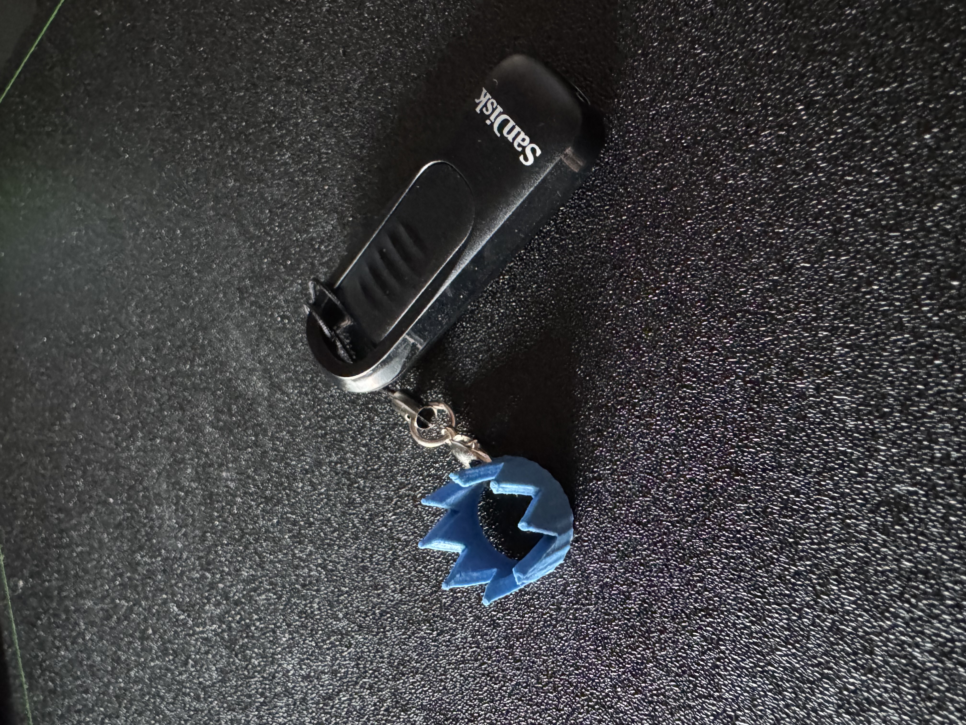 OSRS - Party hat keychain
