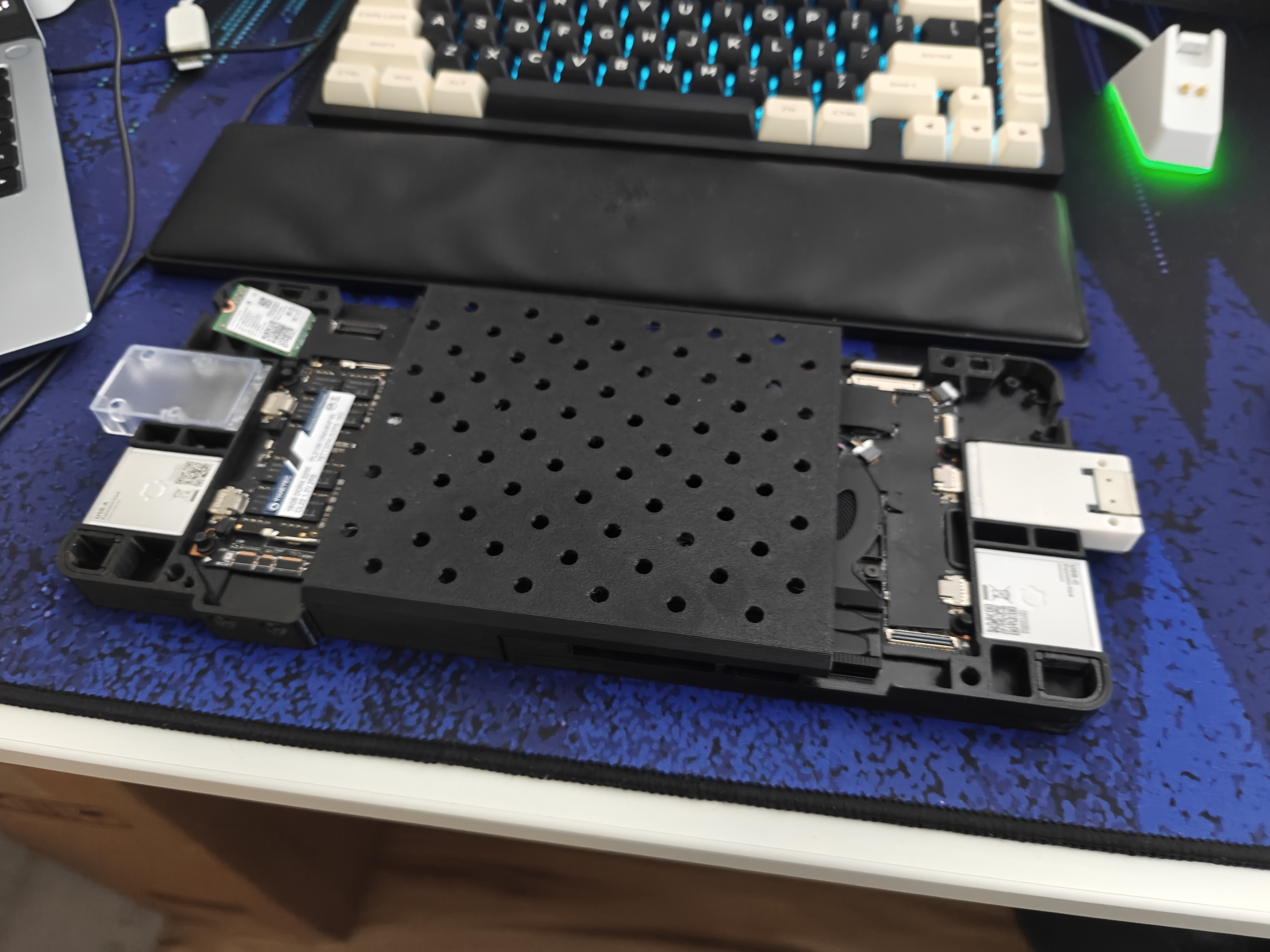 Framework 13 Mainboard Case with Battery — thumbnail 5