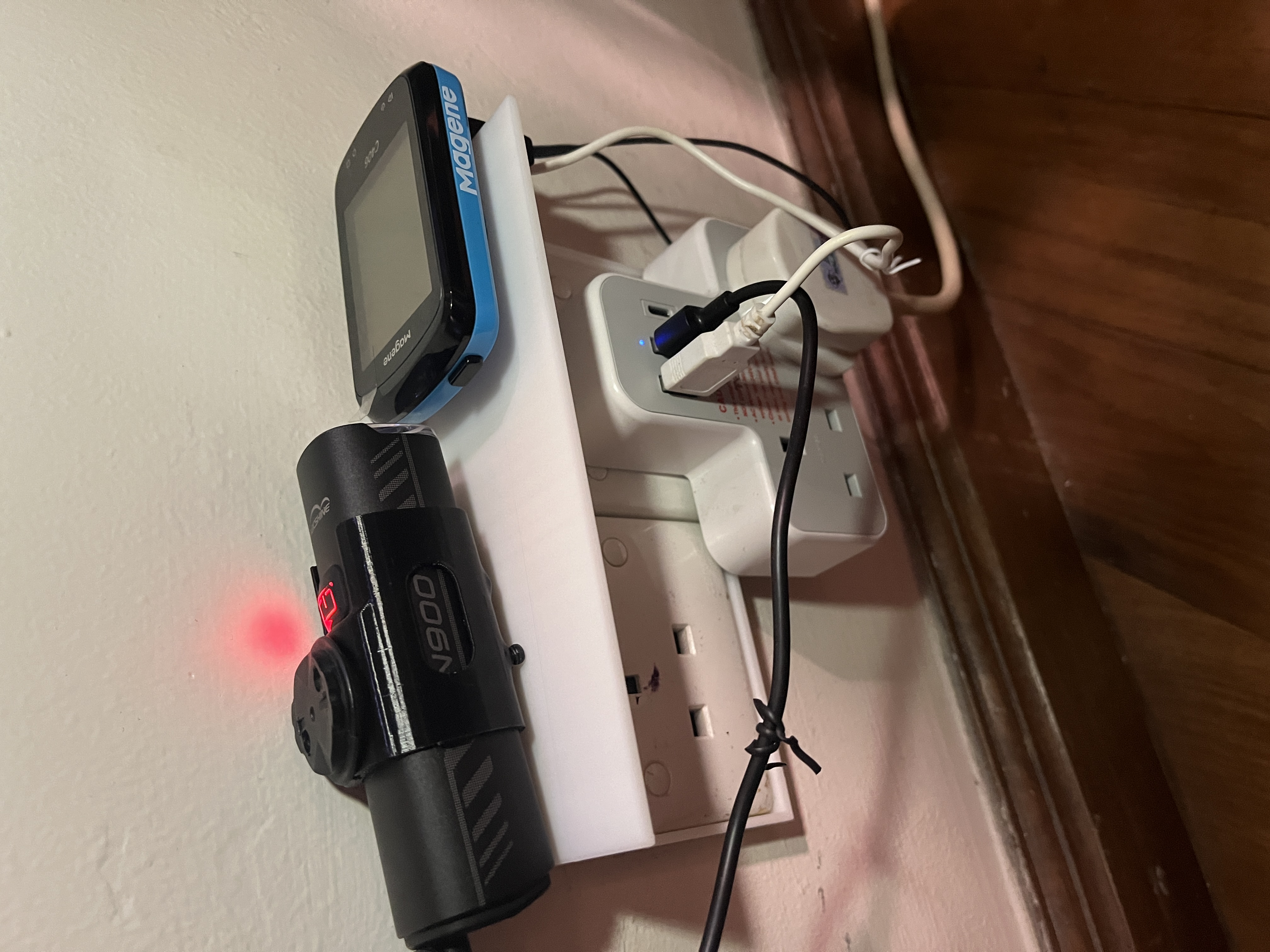 Miniatura 2 do modelo 3D Wall power socket - Charging shelf