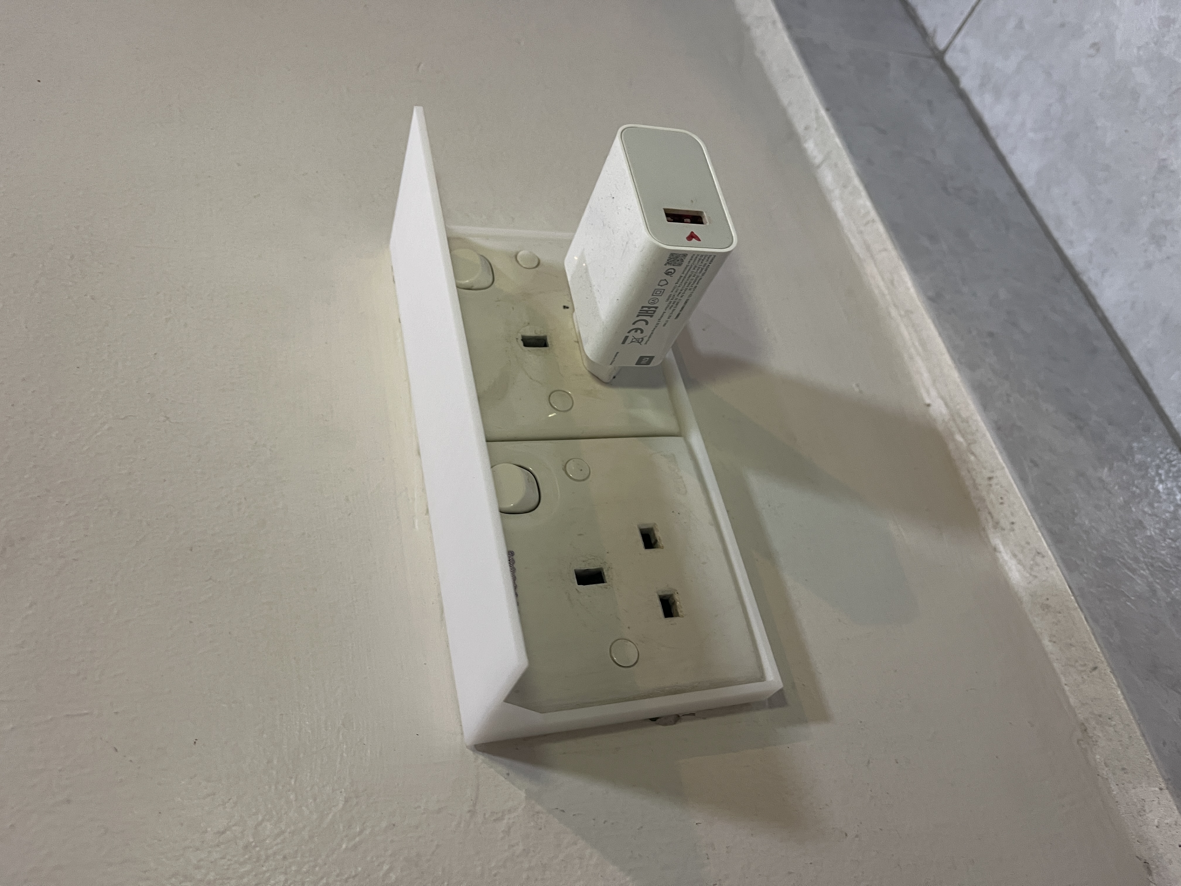 Miniatura 3 do modelo 3D Wall power socket - Charging shelf