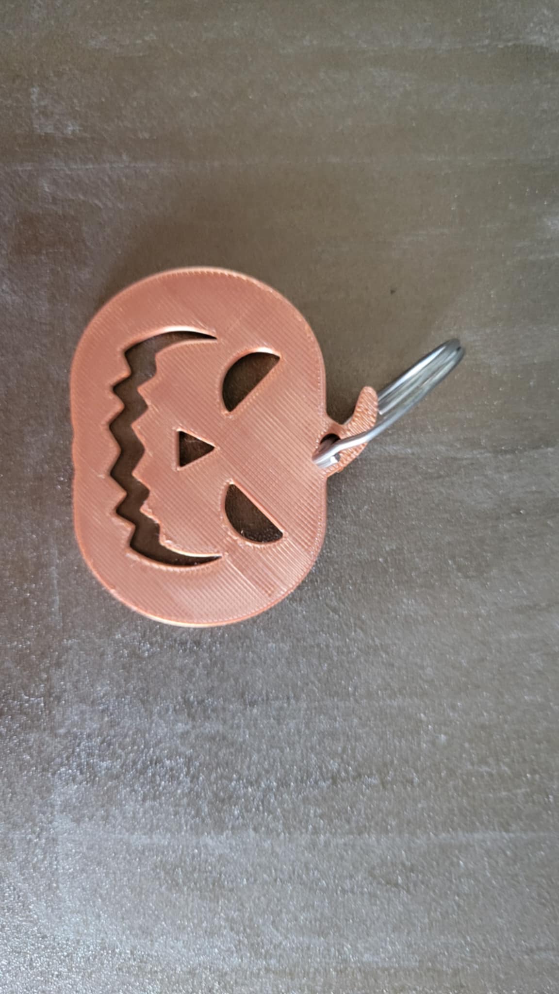 Miniatura 2 do modelo 3D Evil Pumpkin Keyring