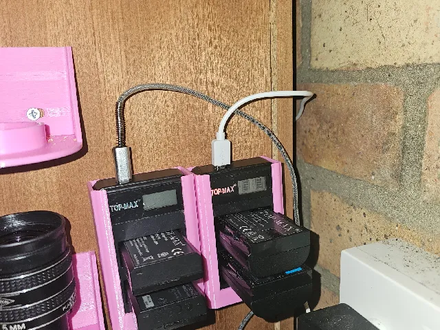 Nikon / Canon Camera battery wall holder