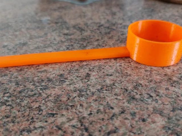 cucharas para cargar la cafetera de 1 taza y la de 3 tazas.